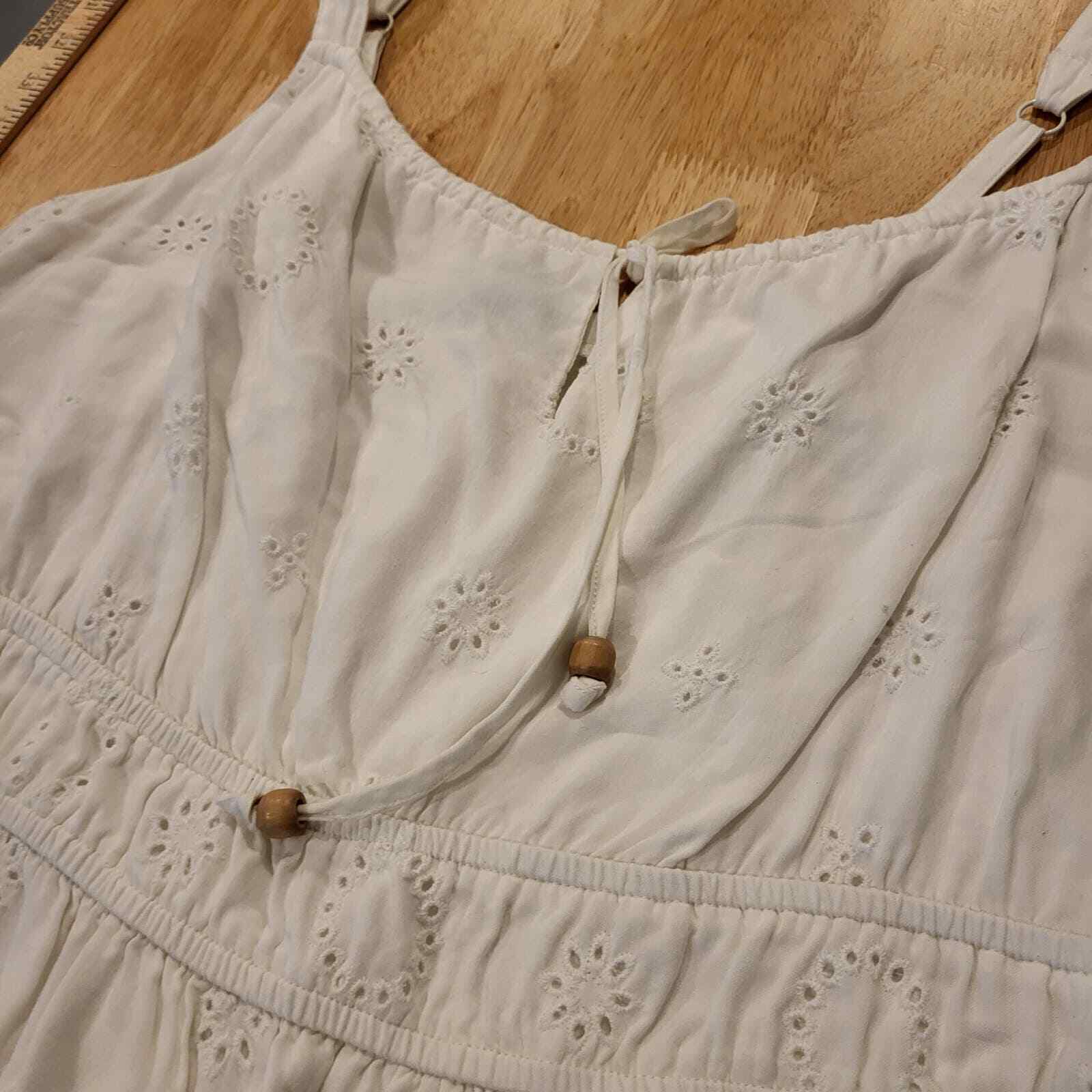 White eyelet gathered waist Torrid tank Jersey material adjustable straps Large