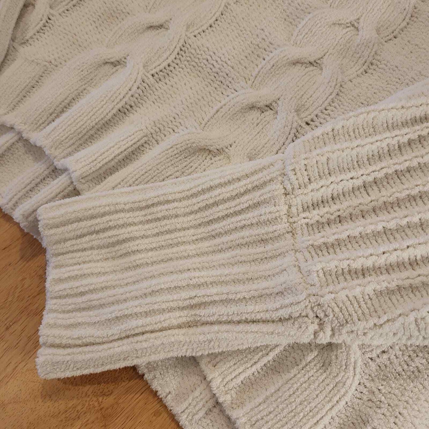 White Chunky Knit Turtle Neck Sweater L