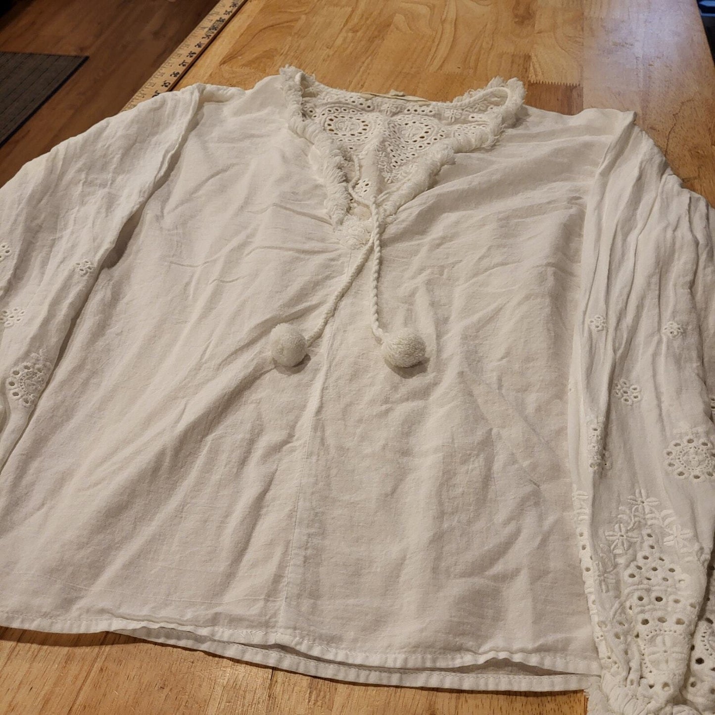 Vanilla Star Size Large Long Elastic Sleeve Eyelet Top V-Neck Cotton Pompom