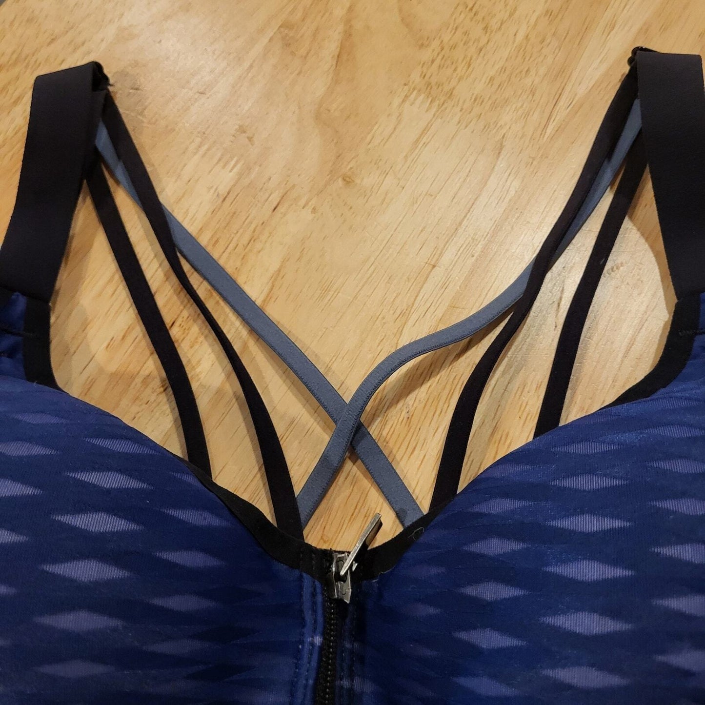Victoria Sport 32C Blue Strappy Zip Front Bra 