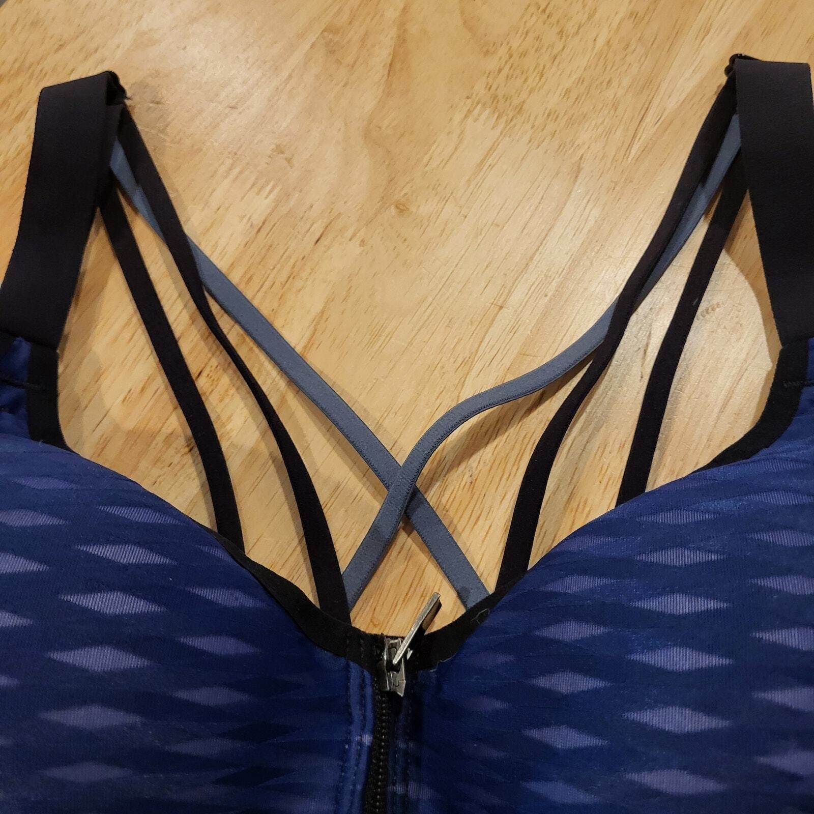 Victoria Sport 32C Blue Strappy Zip Front Bra 