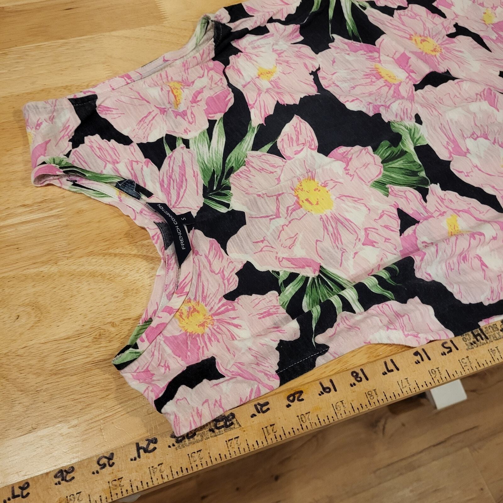 Floral French Connection pink & black T-shirt small 16"  pit to pit 23" long