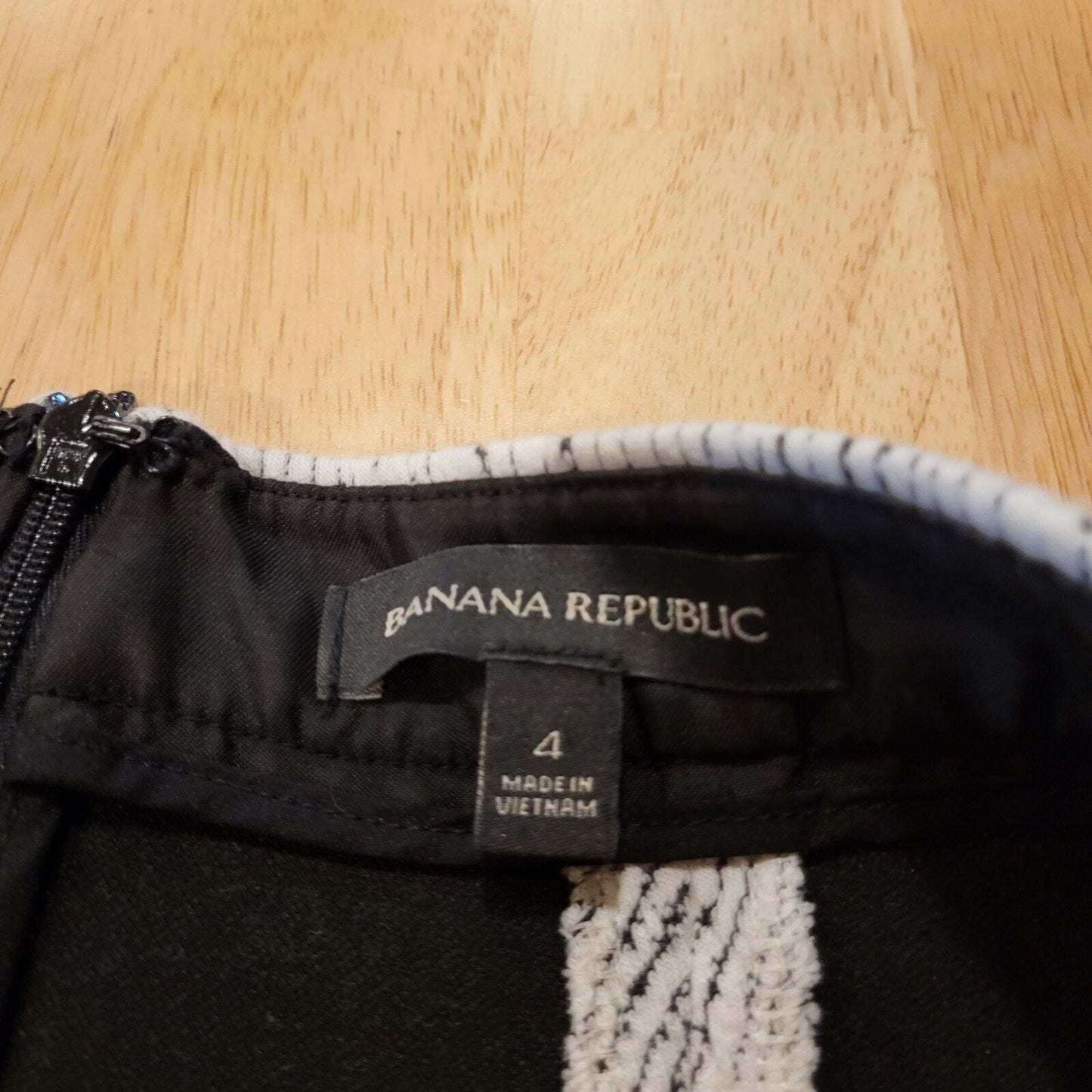 Size 4 Banana Republic Grey Mini Skirt Cotton Blend Invisible Zipper