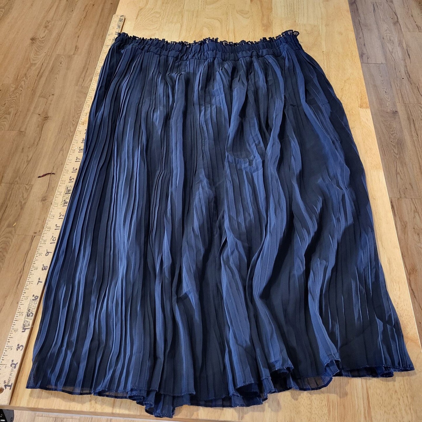 Est. 1946 Navy Blue Pleated Elastic Waist Skirt Button 18/20w Mid Length Rayon