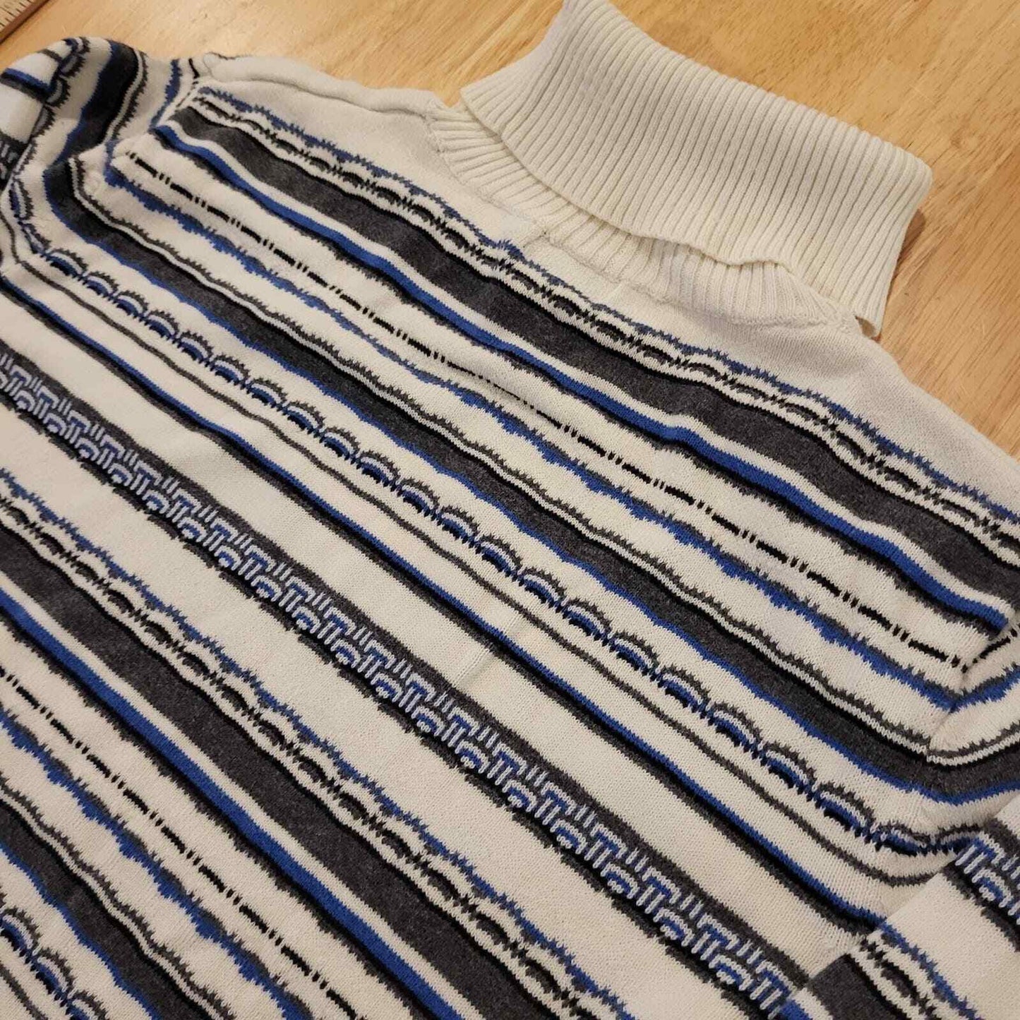 100% Cotton Izod Blue Geometric Japanese Wave Turtleneck Sweater Large