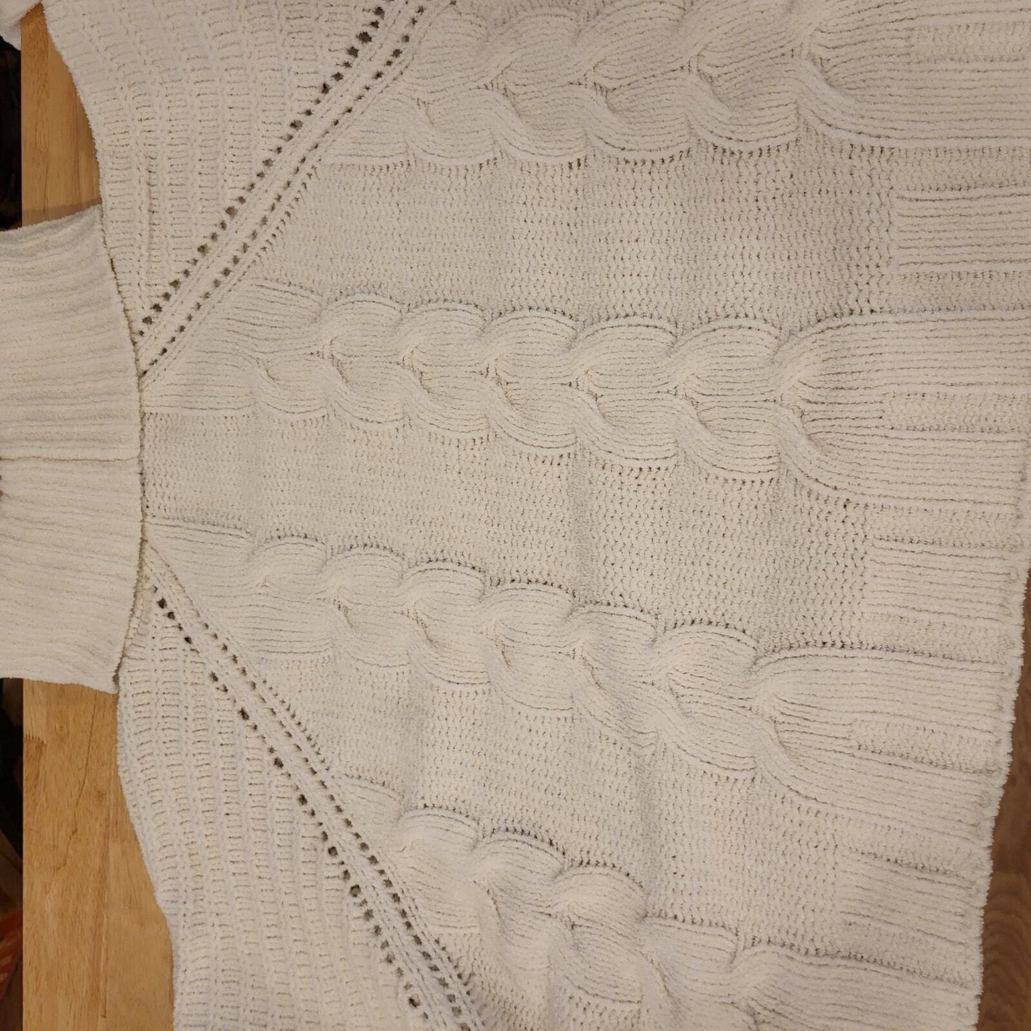 Fluffy White Chunky Knit Sweater Turtle Neck Batwing 29" Pit 2 Pit