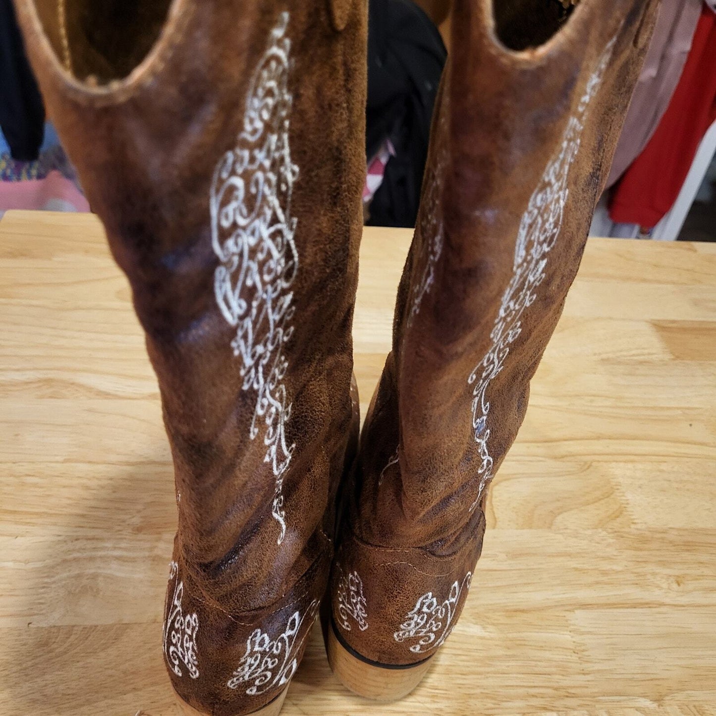 Southern Friend Chic Cheer Cowboy Boots Pointed Toe White Floral Embroidered 9.5