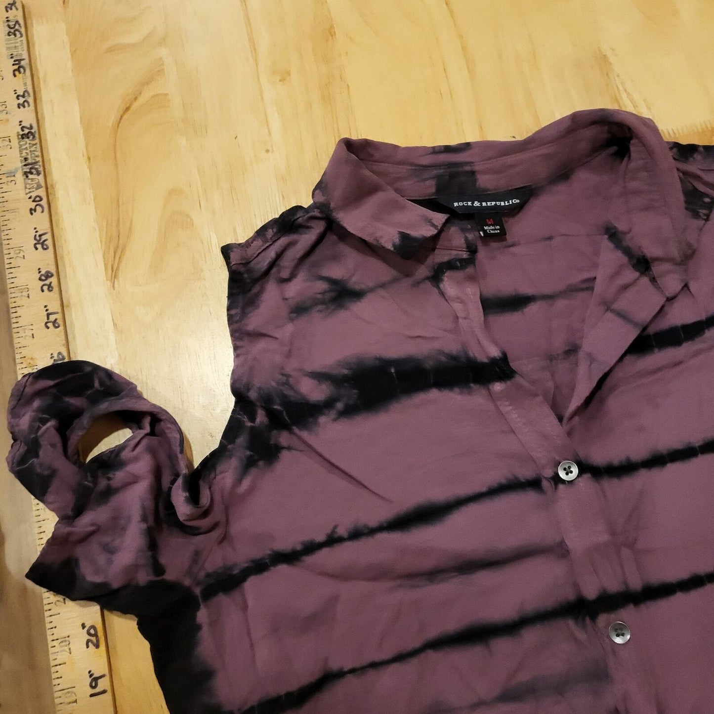 Rock & Republic Cold Shoulder Purple & Black Tie Dye Button Up Medium