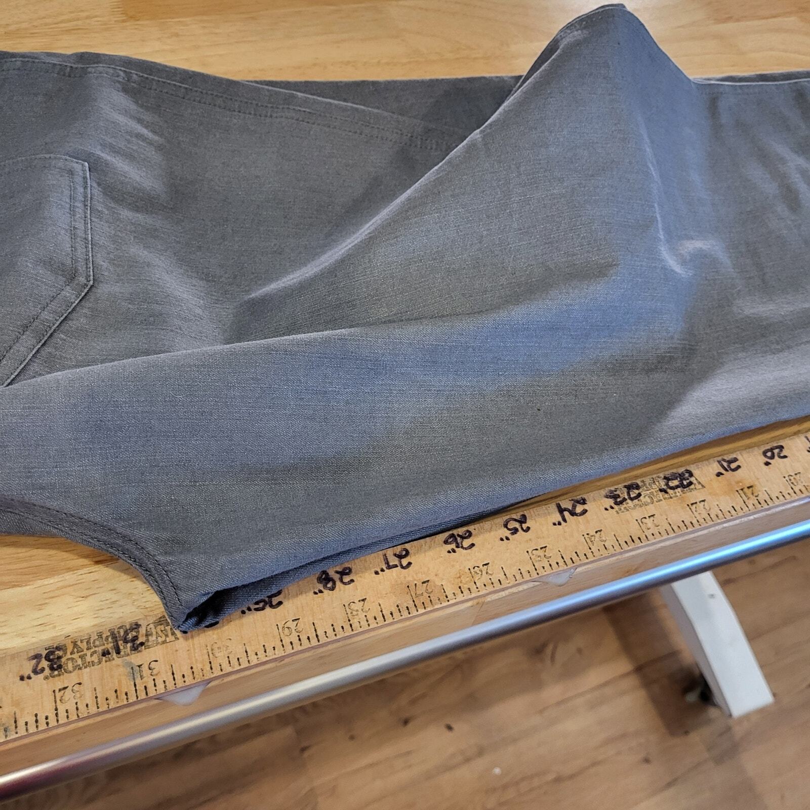 St. John size 12 Gray Wide Leg Flat Front Pants 30" Inseam 13" Rise 34" Waist 
