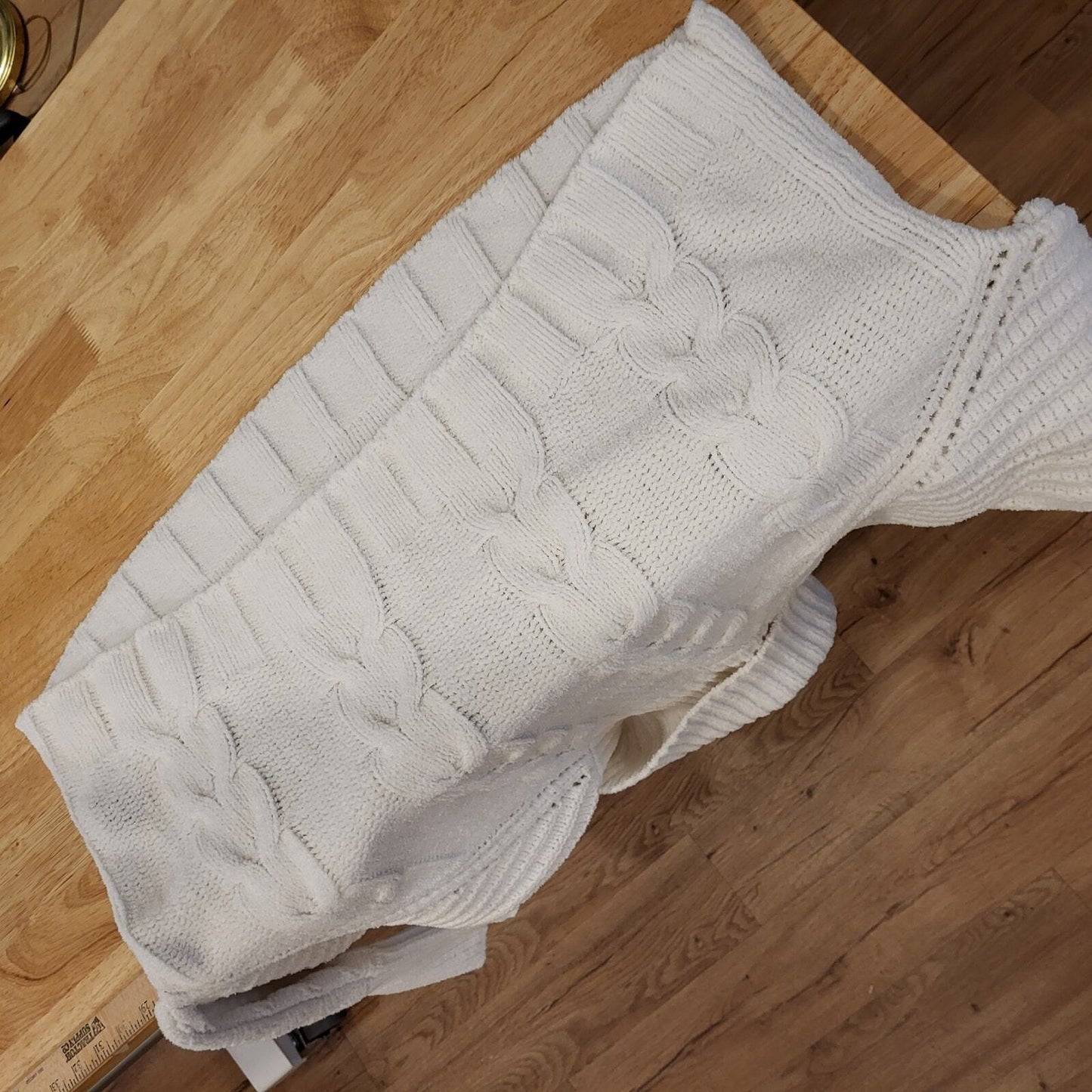 Fluffy White Chunky Knit Sweater Turtle Neck Batwing 29" Pit 2 Pit