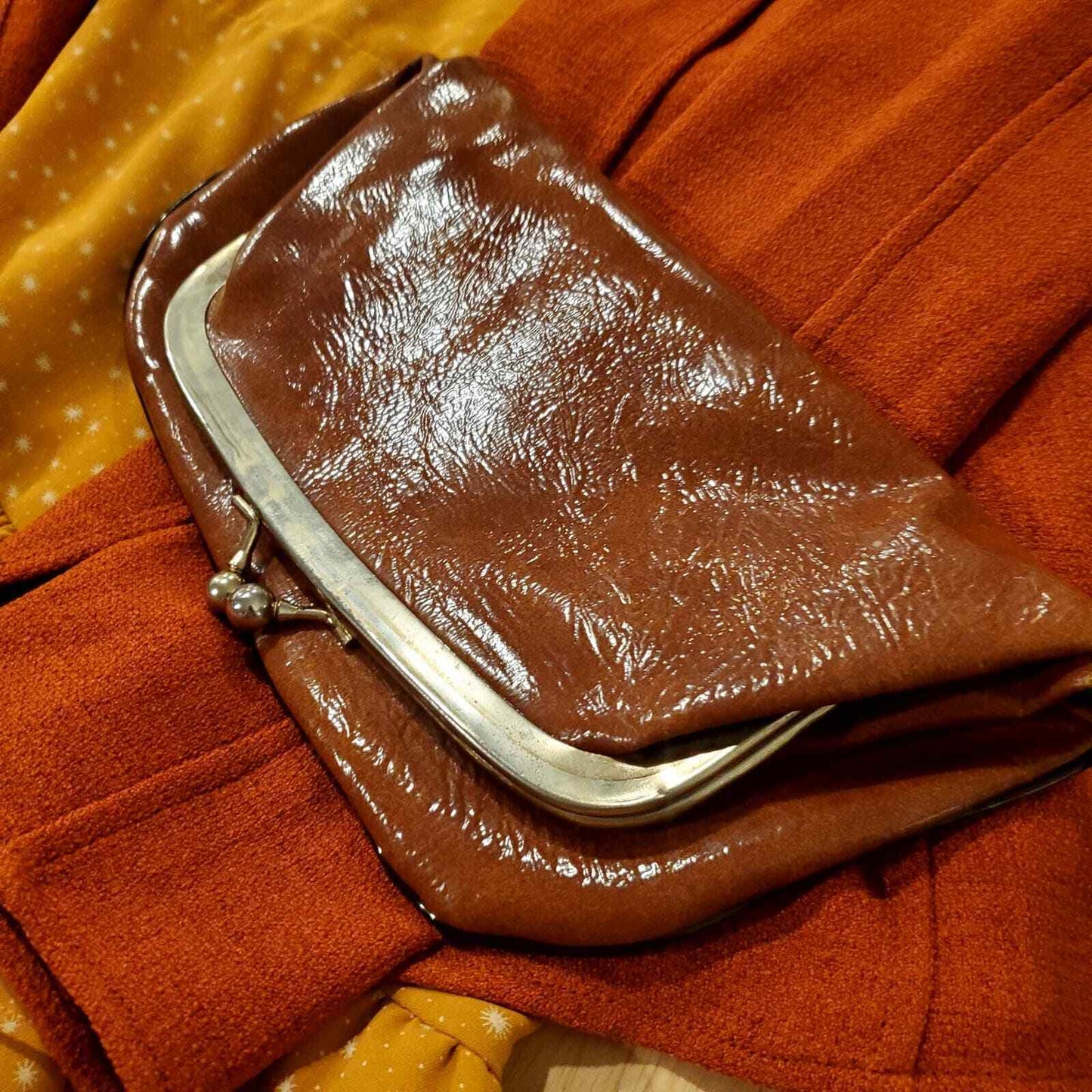 Vintage Brown Glossy Leather Look Top Clasp Folding Clutch Bag