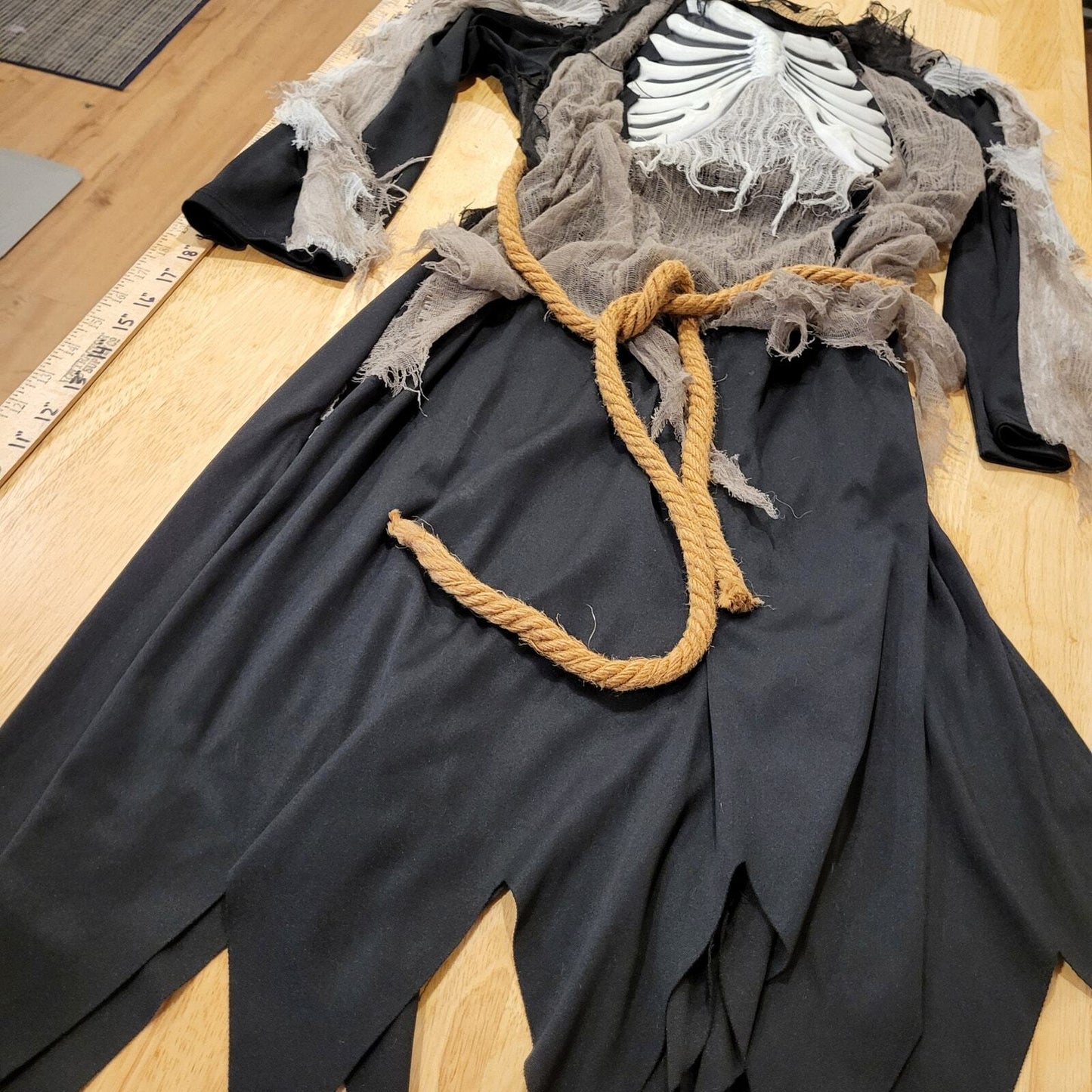 Halloween Costume Skeleton Ghost Long Black Robe Frayed Hem Scary M/10
