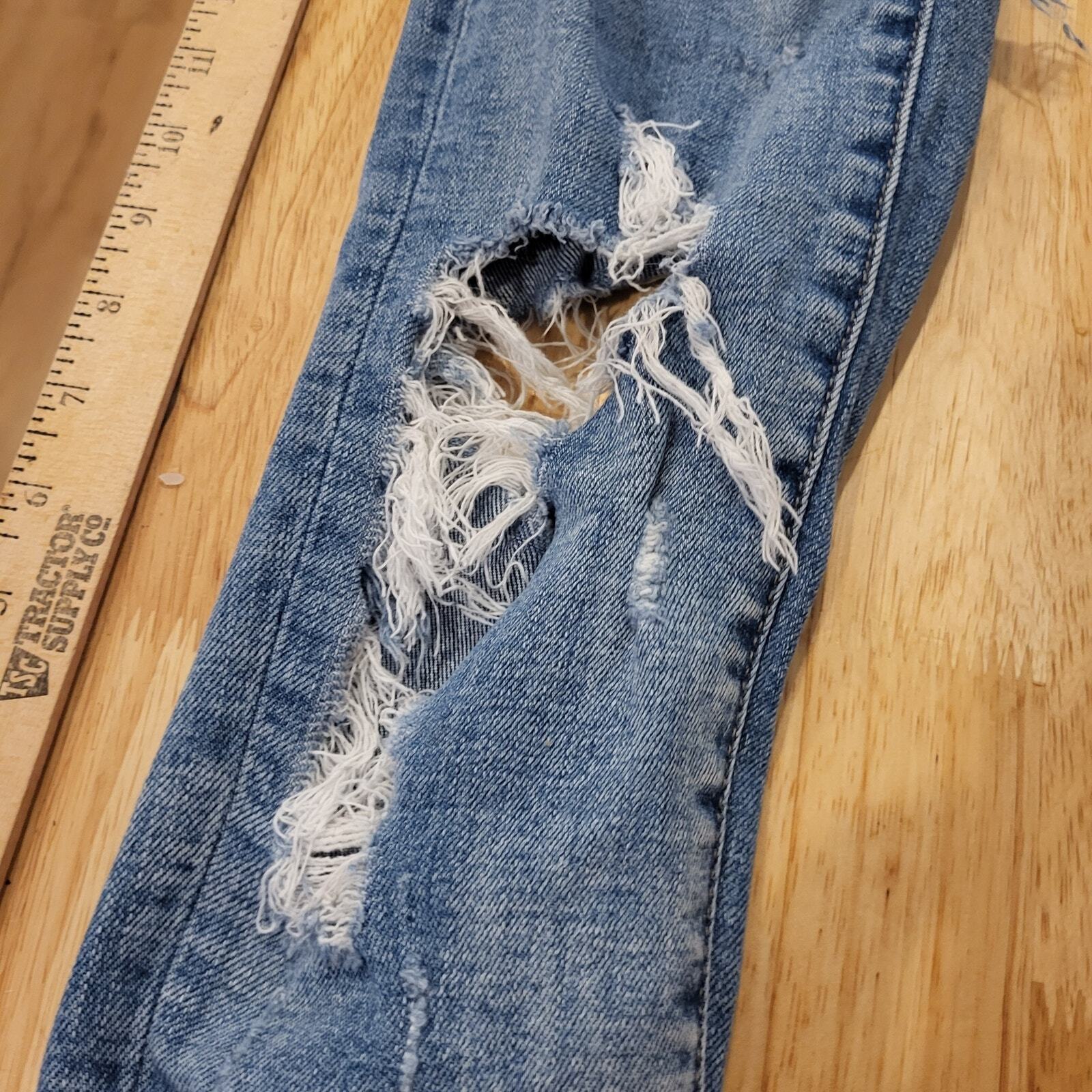 American Eagle Super Stretch Size 12 Straight Leg Distressed Medium Wash