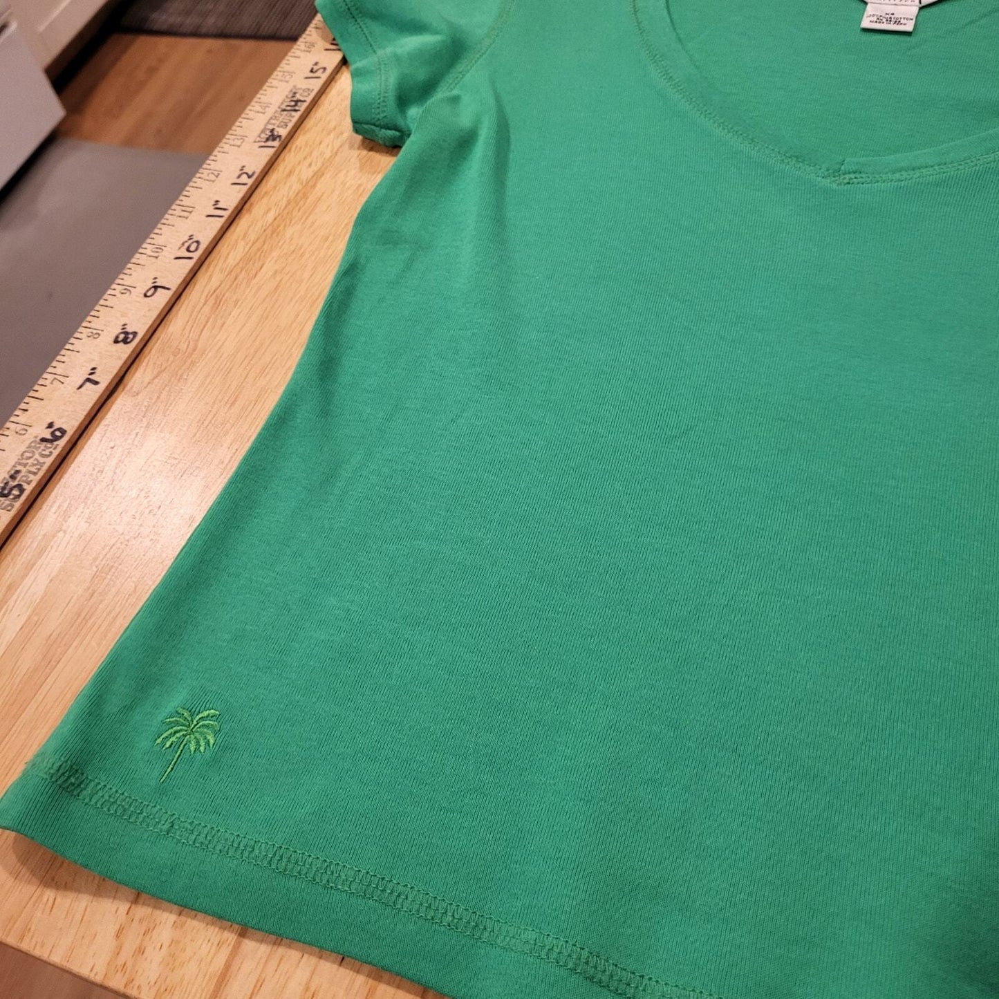 Lilly Pulitzer Green V-Neck T-Shirt 100% Pima Cotton XS
