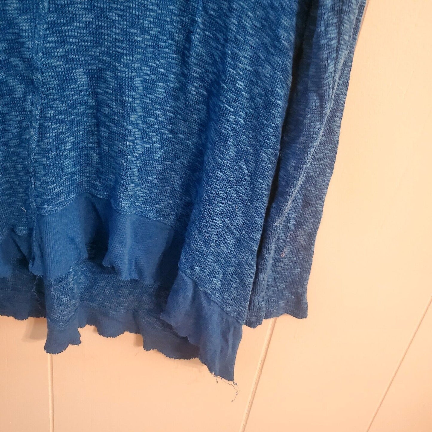 Anthropologie Left of Center Womens top XS Ruffle hem long sleeve Blue(see Hole)