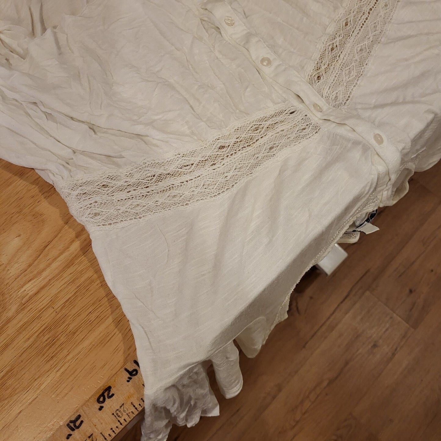American Eagle Outfitters Flutter Y2K Lace Eyelet T-shirt Blouse Medium Cotton