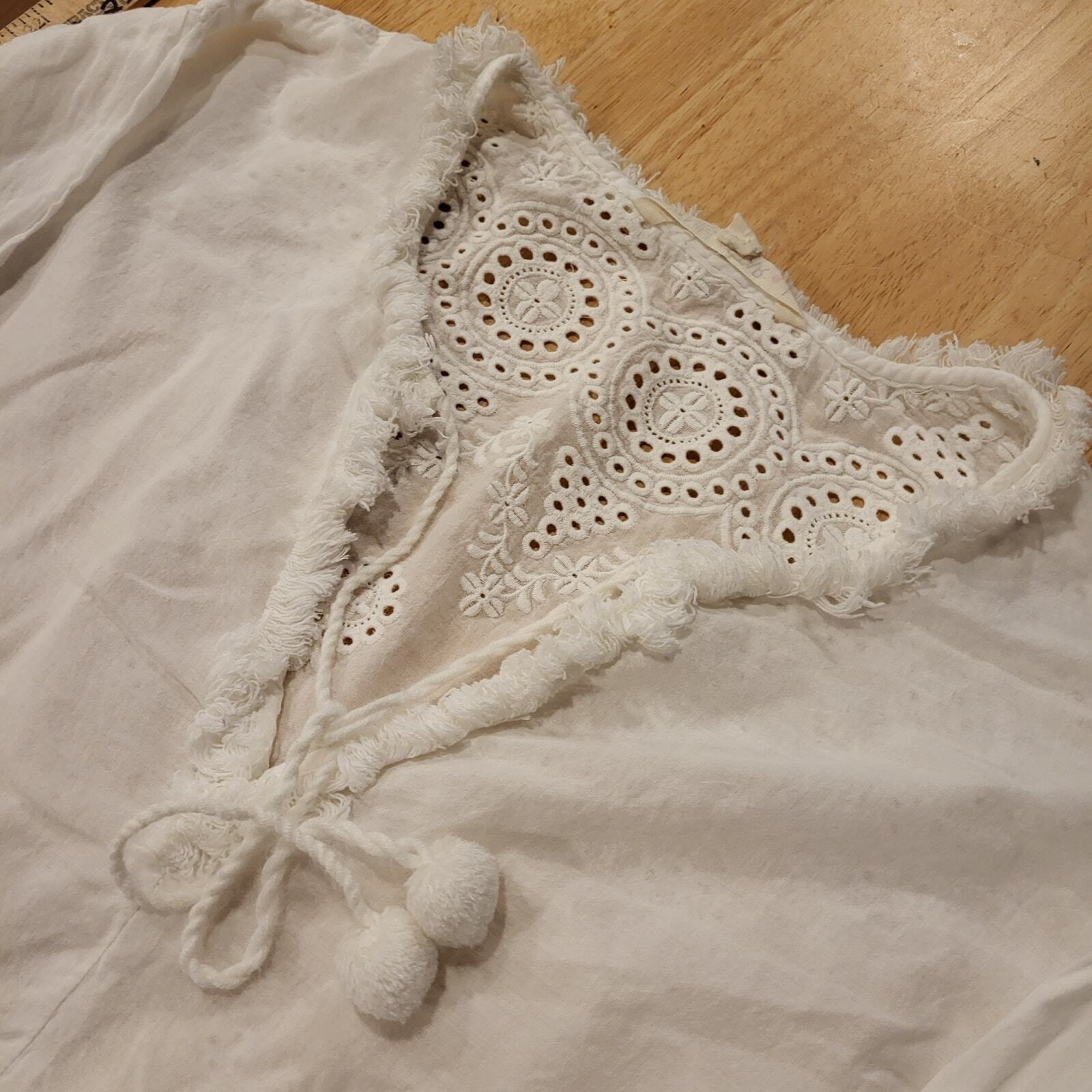 Vanilla Star Size Large Long Elastic Sleeve Eyelet Top V-Neck Cotton Pompom