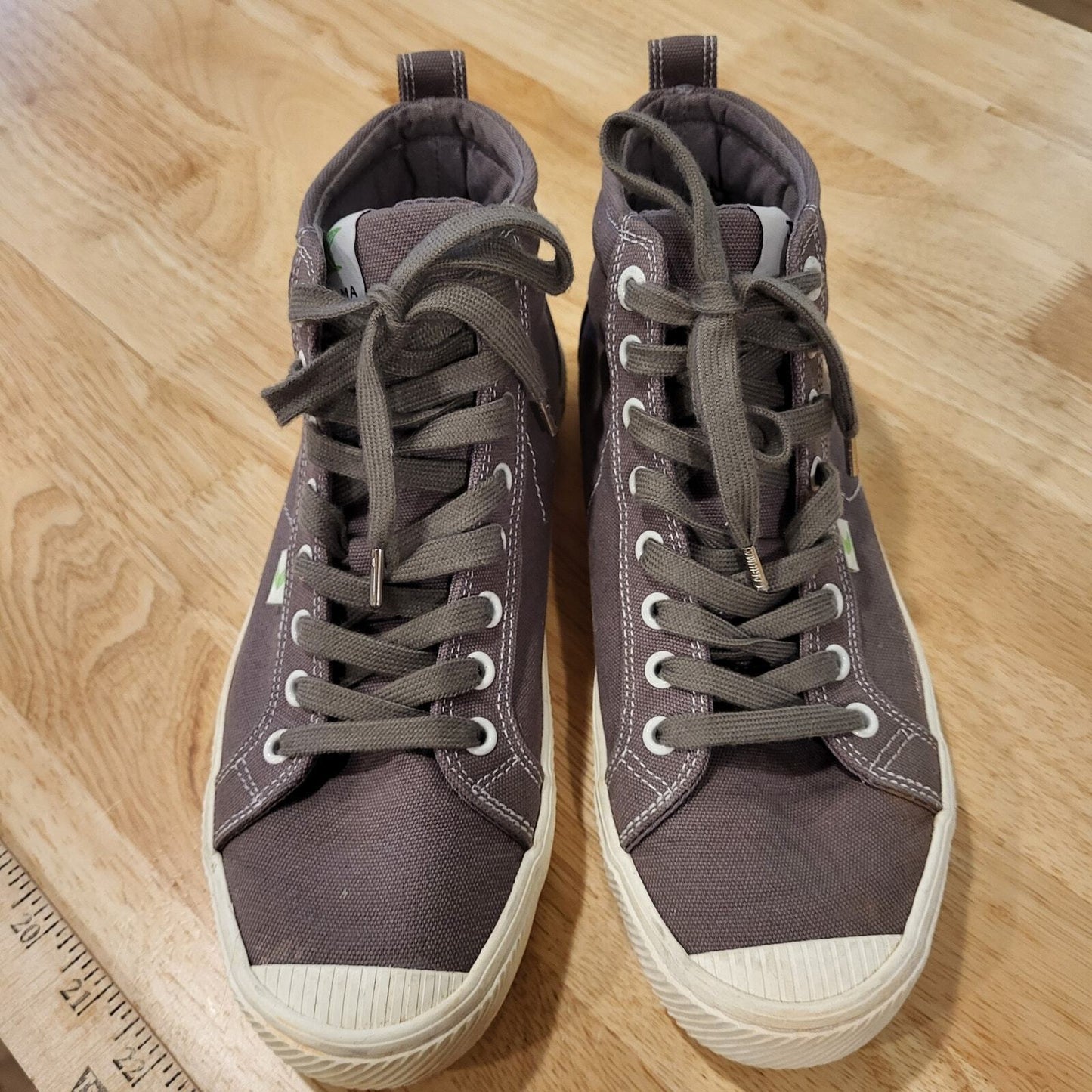 Cariuma Brazilian Pantone Gray Canvas High Top Sneakers 9.5 Women 8 Mens