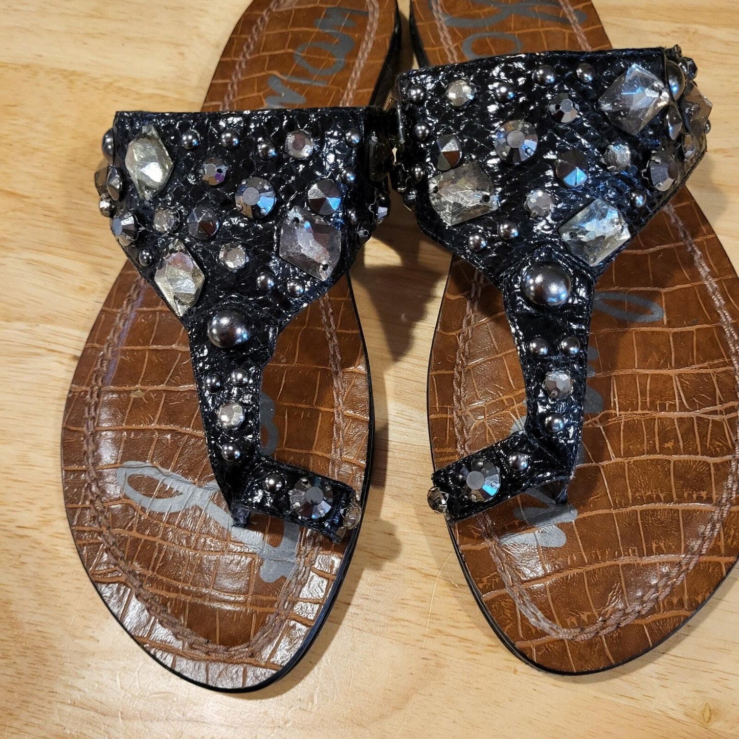 Black Gem Detail Sam Edelman Sandals Around Toe 8.5 M Gently Used