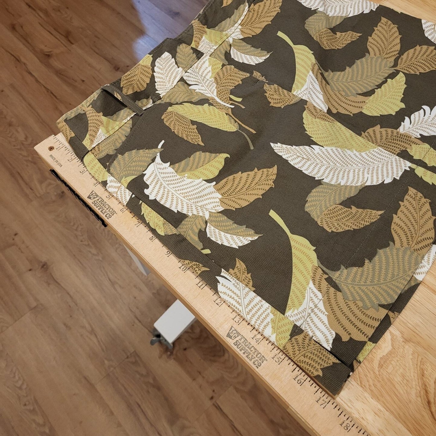 Ann Taylor Green Botanical print mini skirt pockets 30 in Waist 17-in length 6p
