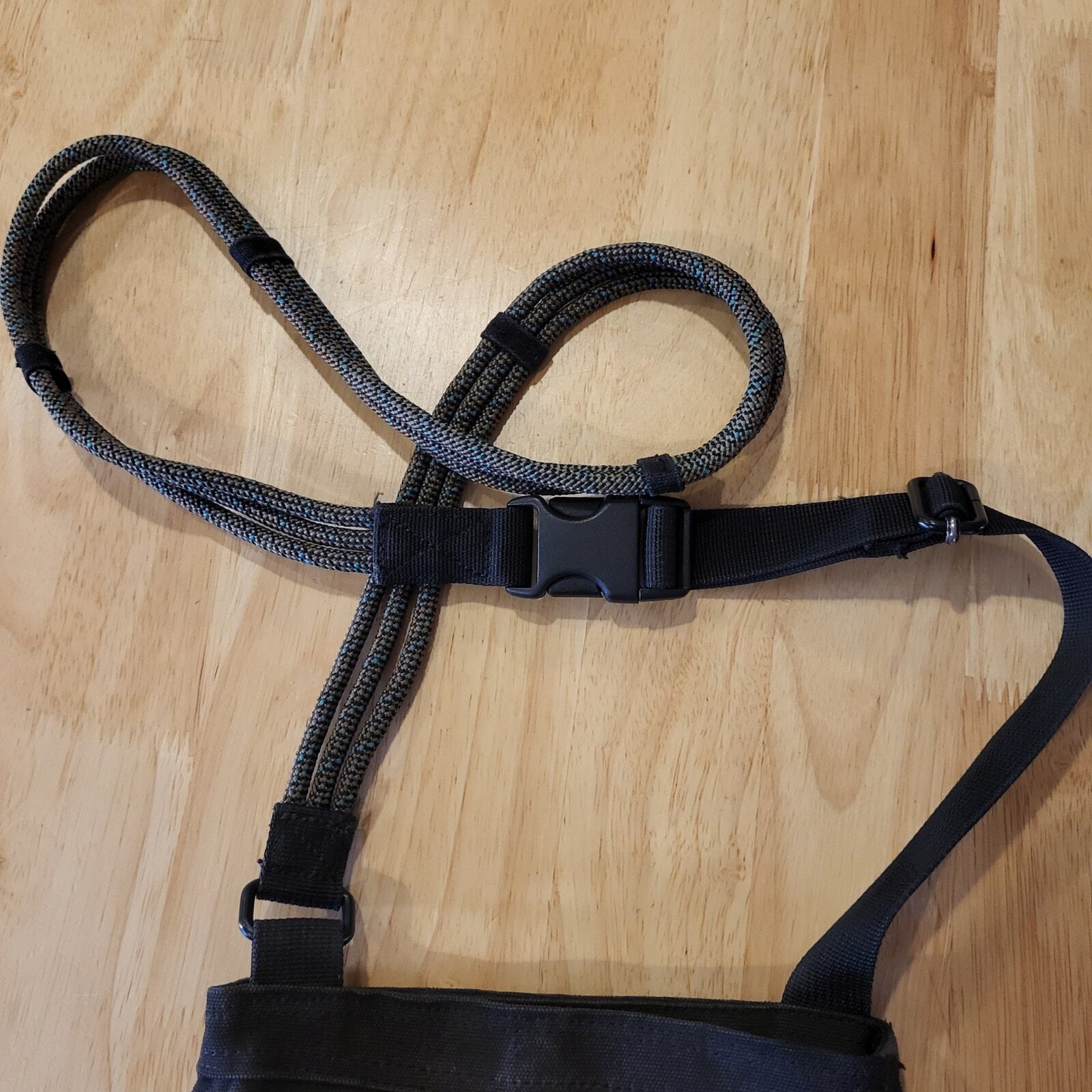 Kavu Keepalong Black Canvas Cross Body Rope Sling Bag Zipper 