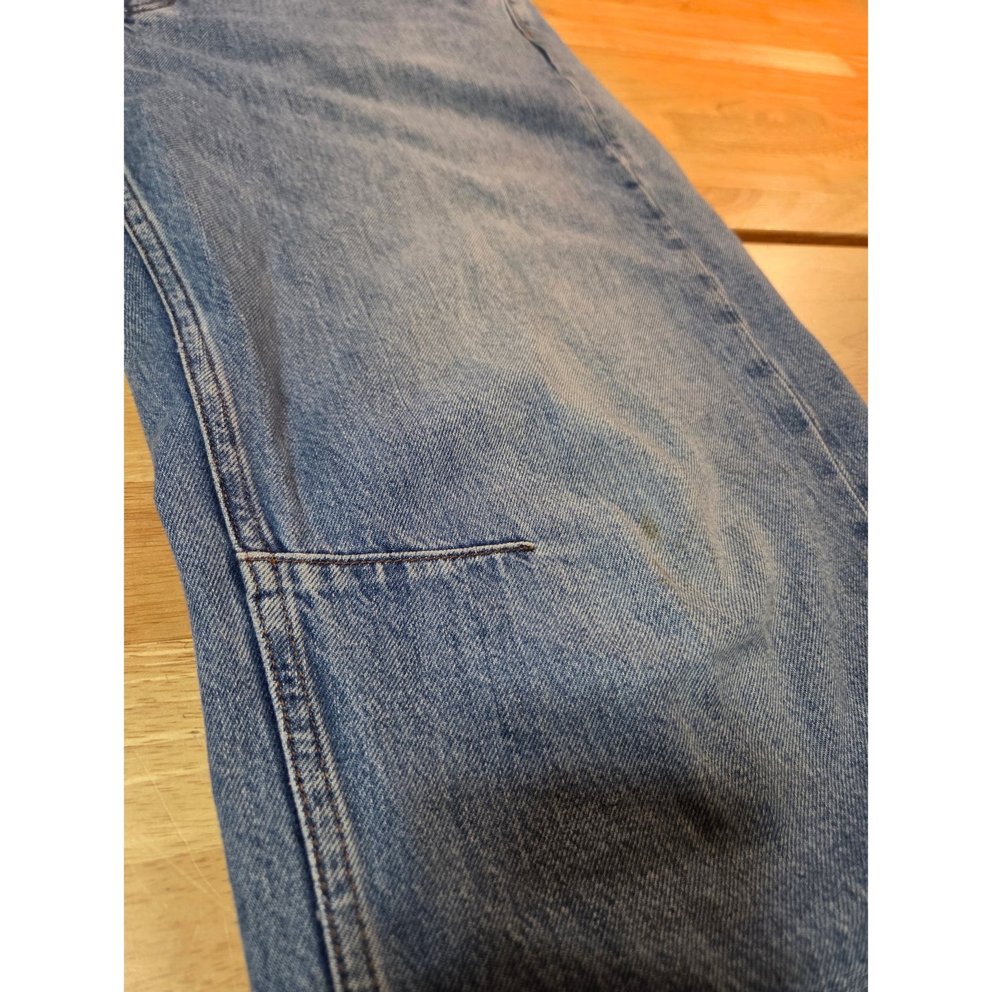 Madewell The Darted Barrel leg Jean size 30 light wash