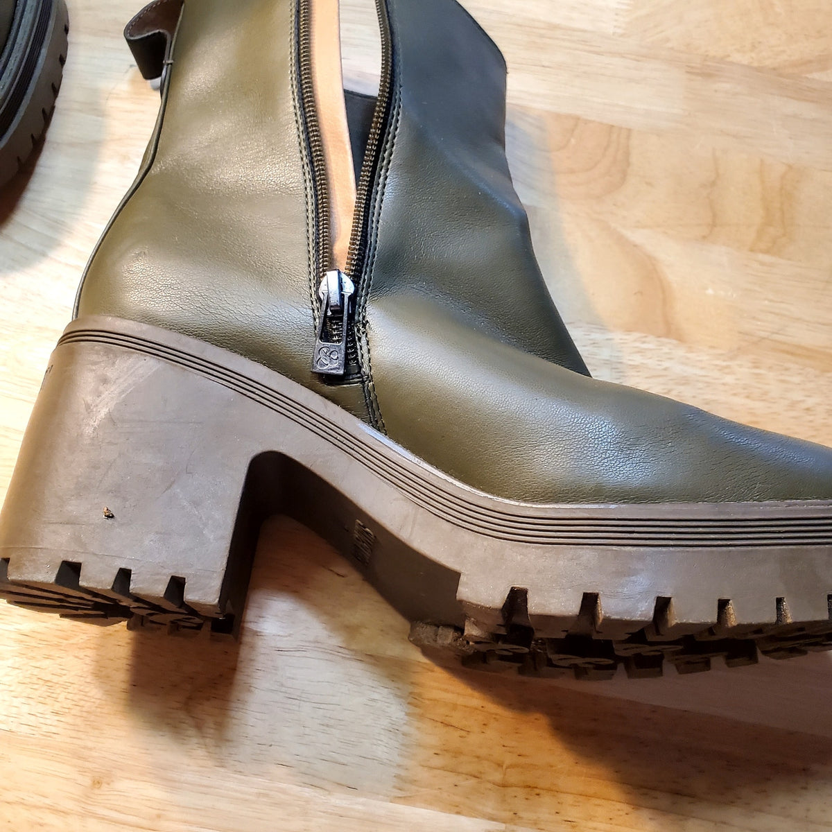 Sam & Libby Size 7.5 Green Side Zip Heeled Boots Elastic Ankle