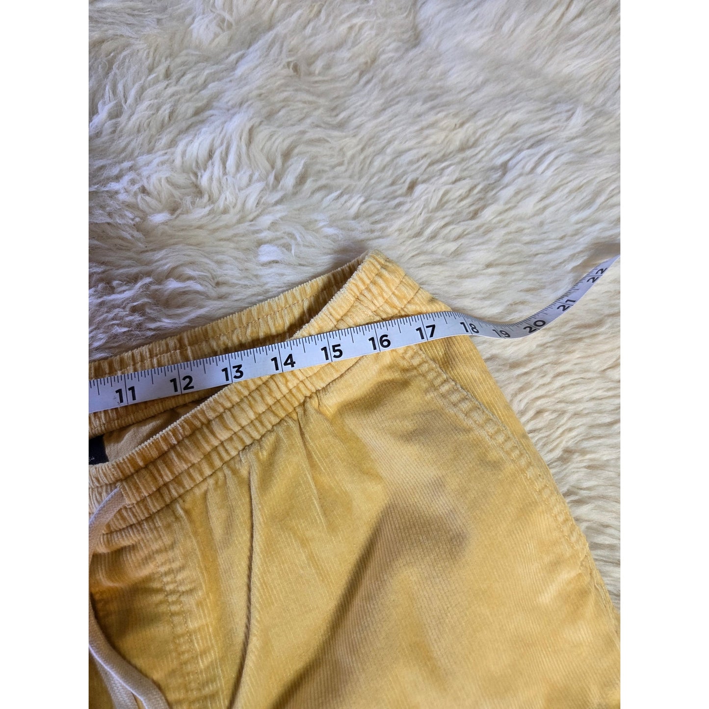 Land's End Size Medium Butter yellow Corduroy Elastic Waist Shorts