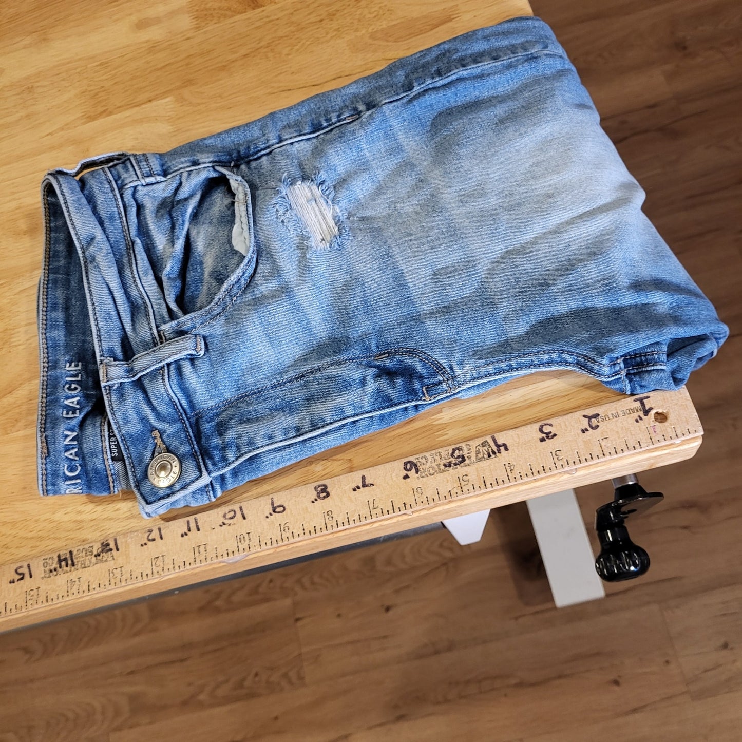 American Eagle Super Stretch Size 12 Straight Leg Distressed Medium Wash