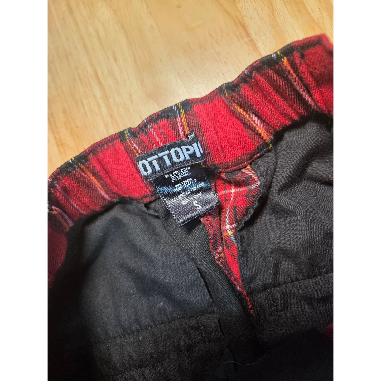 Hot Topic size small red flag contrast leg black skinny pants elastic waist