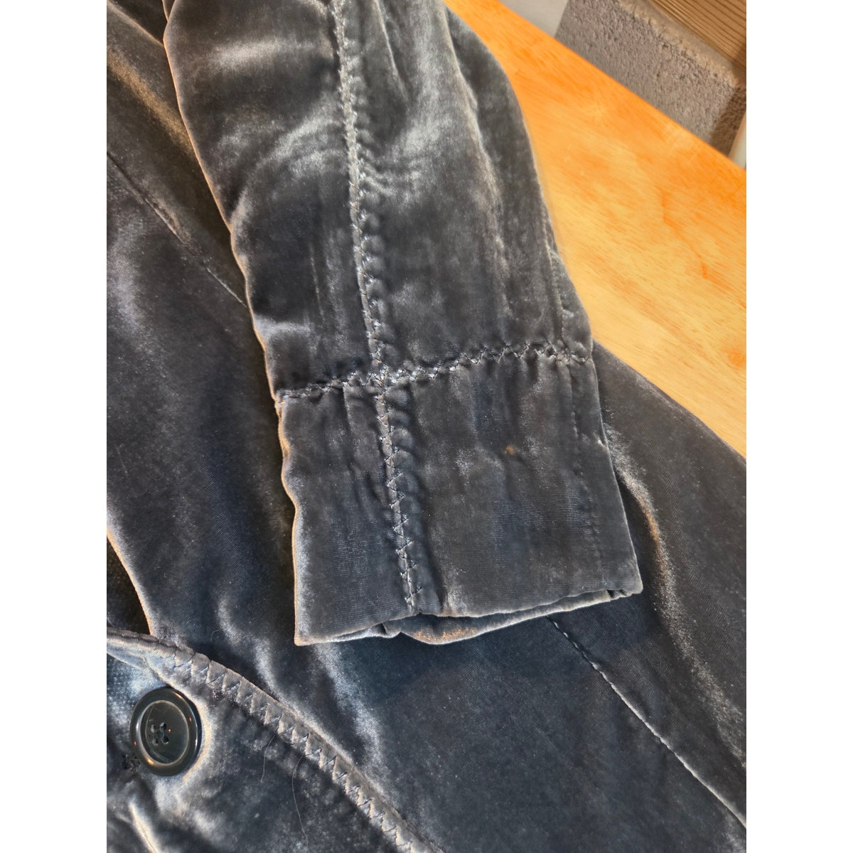 Coldwater Creek size 10 100% silk blue velvet beautiful long knee length coat