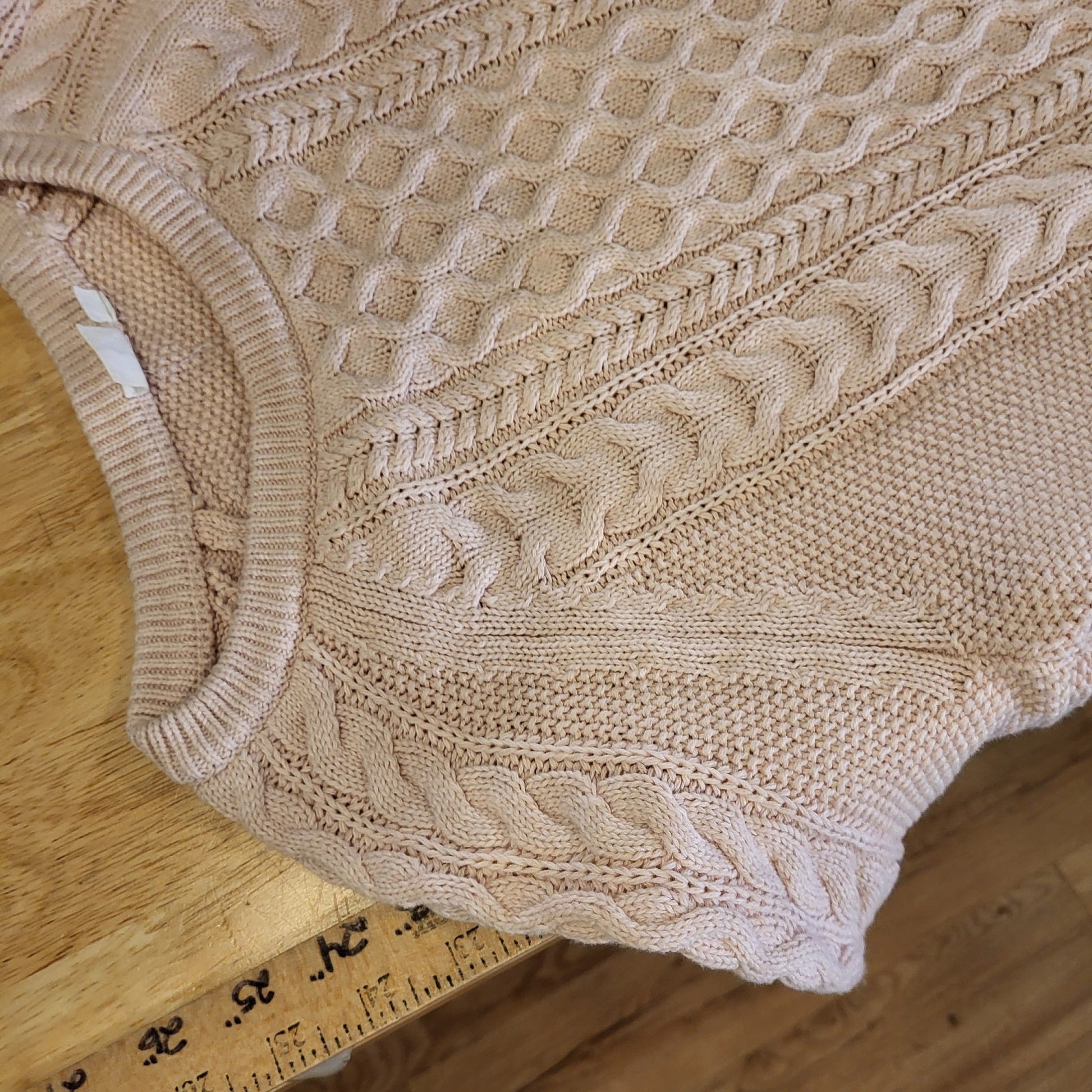 Gap pink cable knit sweater 100% cotton small 17" Pit to pit 25" long retro