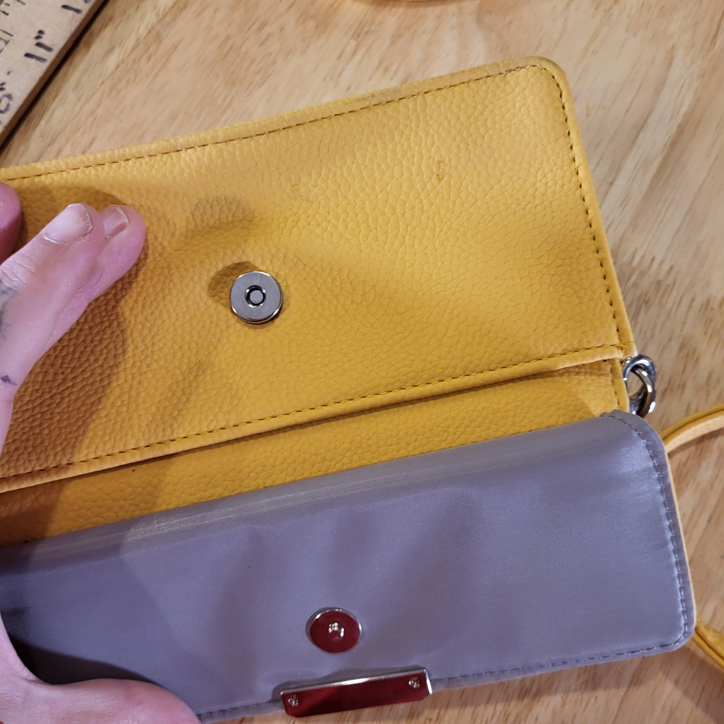 Kenneth Cole Reaction Yellow Pebbled Leather Cross Body 8" X 5" Zip
