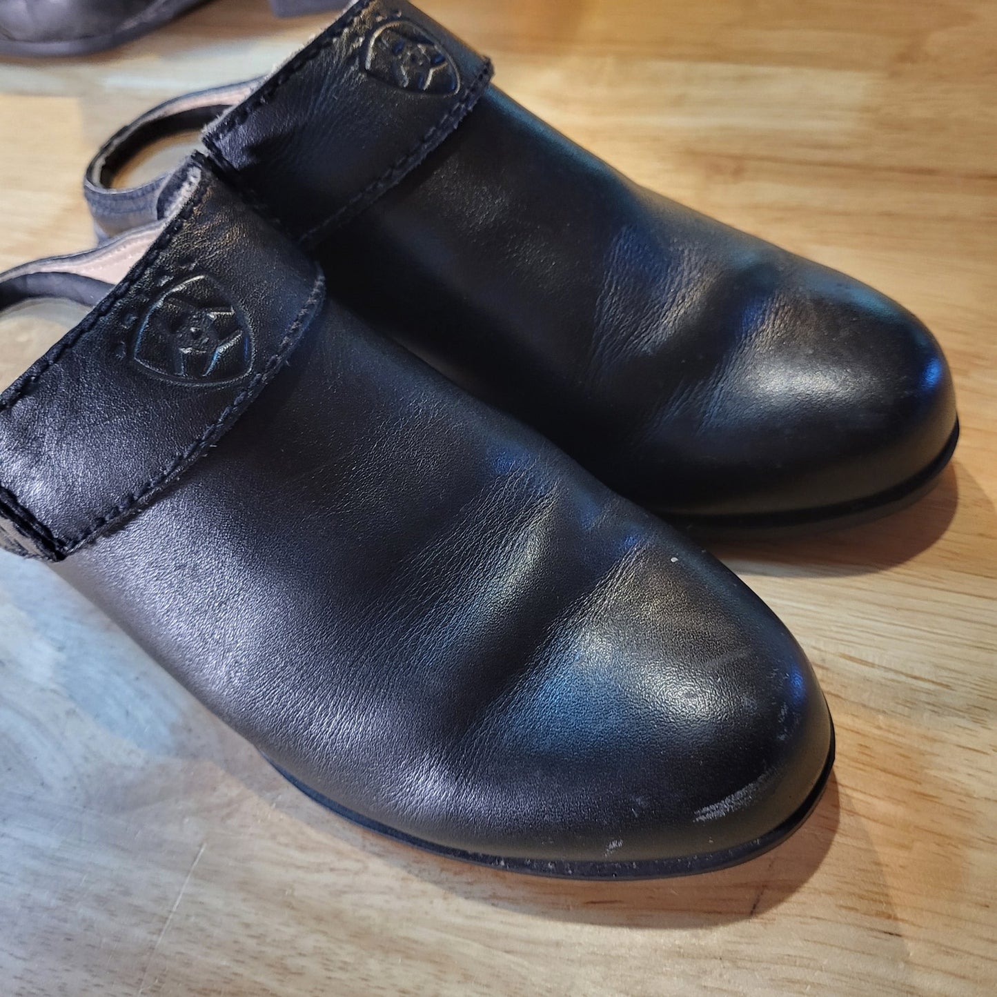 Ariat Black Leather Clogs Sling Back Mules Size 8.5 Rubber Sole Slip Proof