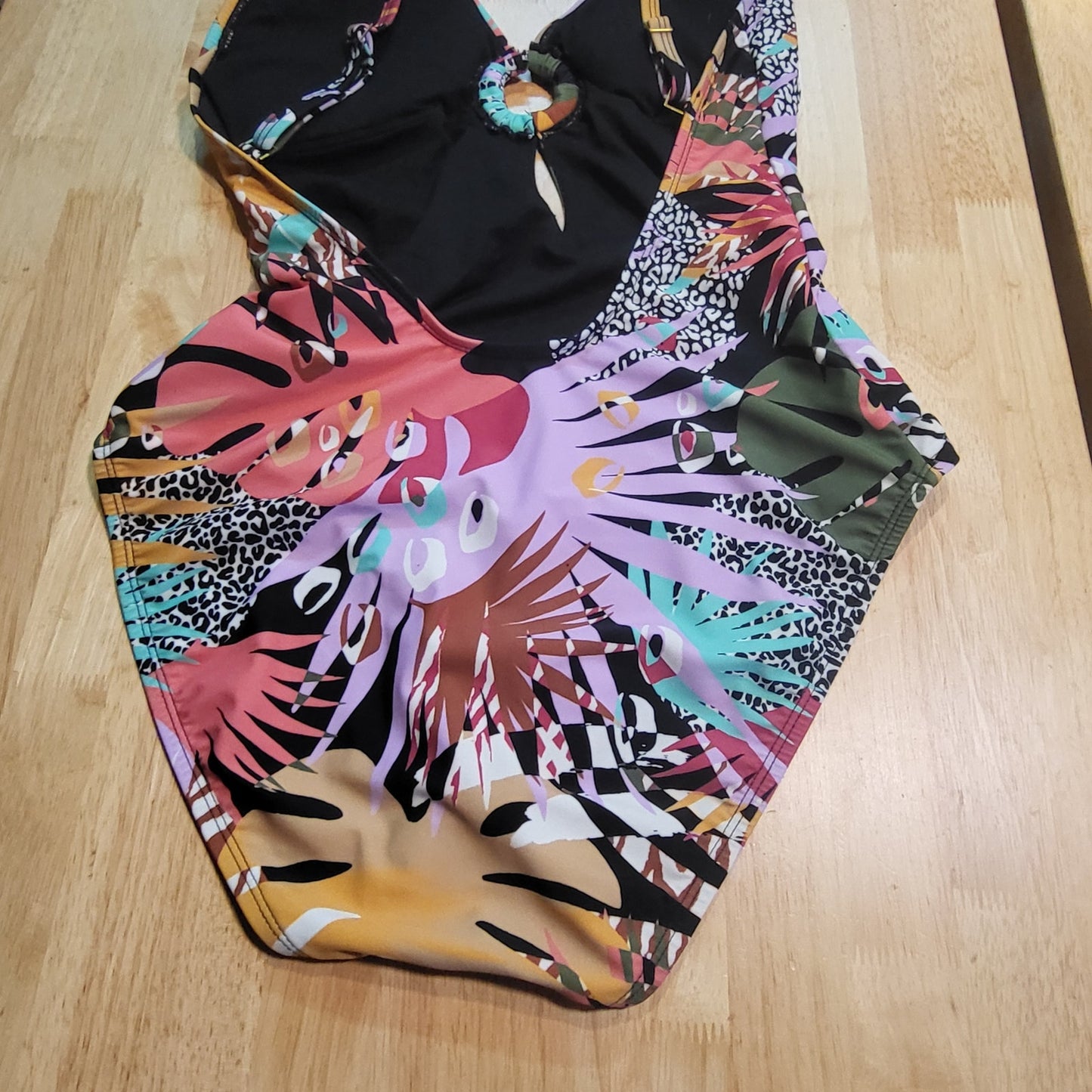 Floral one piece bathing suit racer back straps size 10 14“ pit to pit