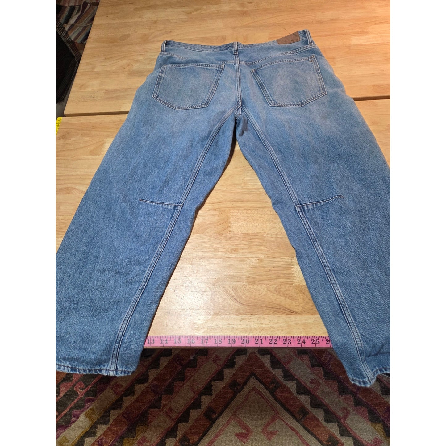 Madewell The Darted Barrel leg Jean size 30 light wash
