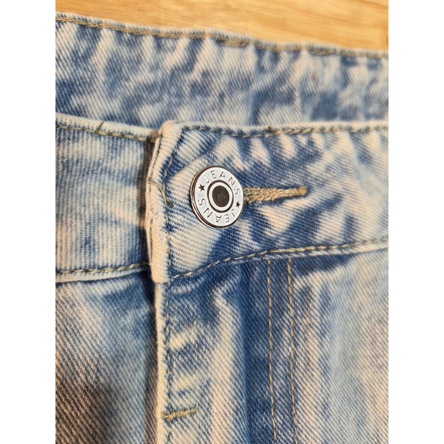 Light acid washed barrel jeans 36-in waist