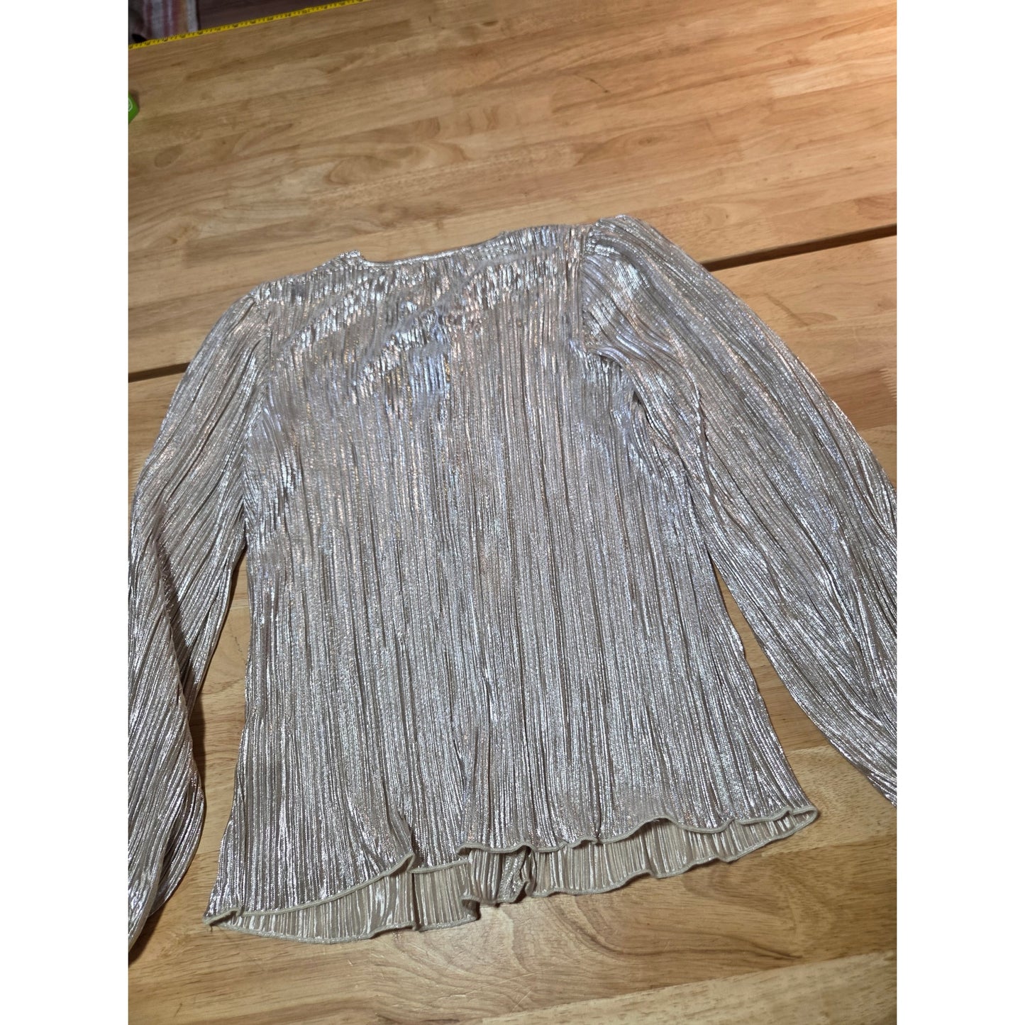 Chenault metallic long sleeve pleated blouse nylon rayon small