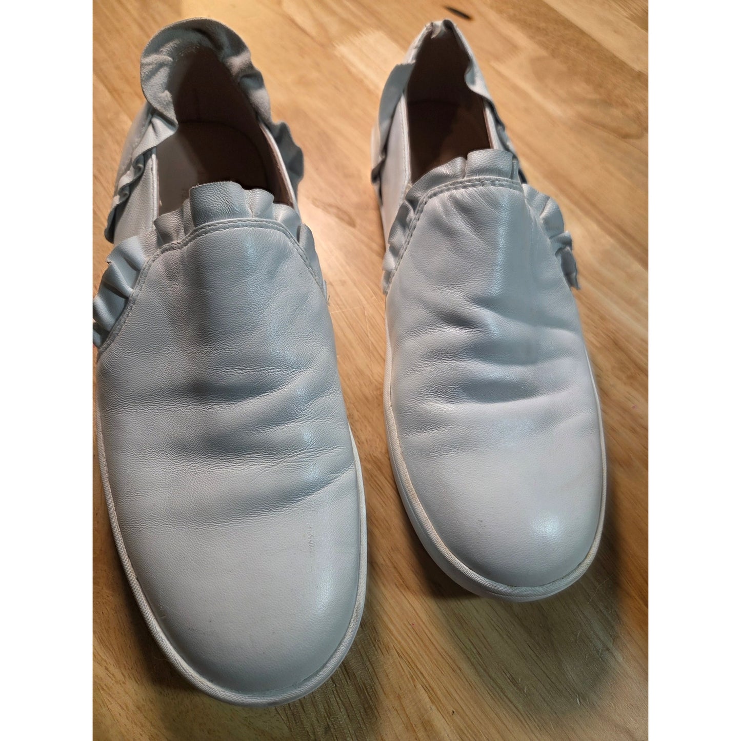 Kate Spade White Leather 7.5 Ruffle Slide on Sneaker