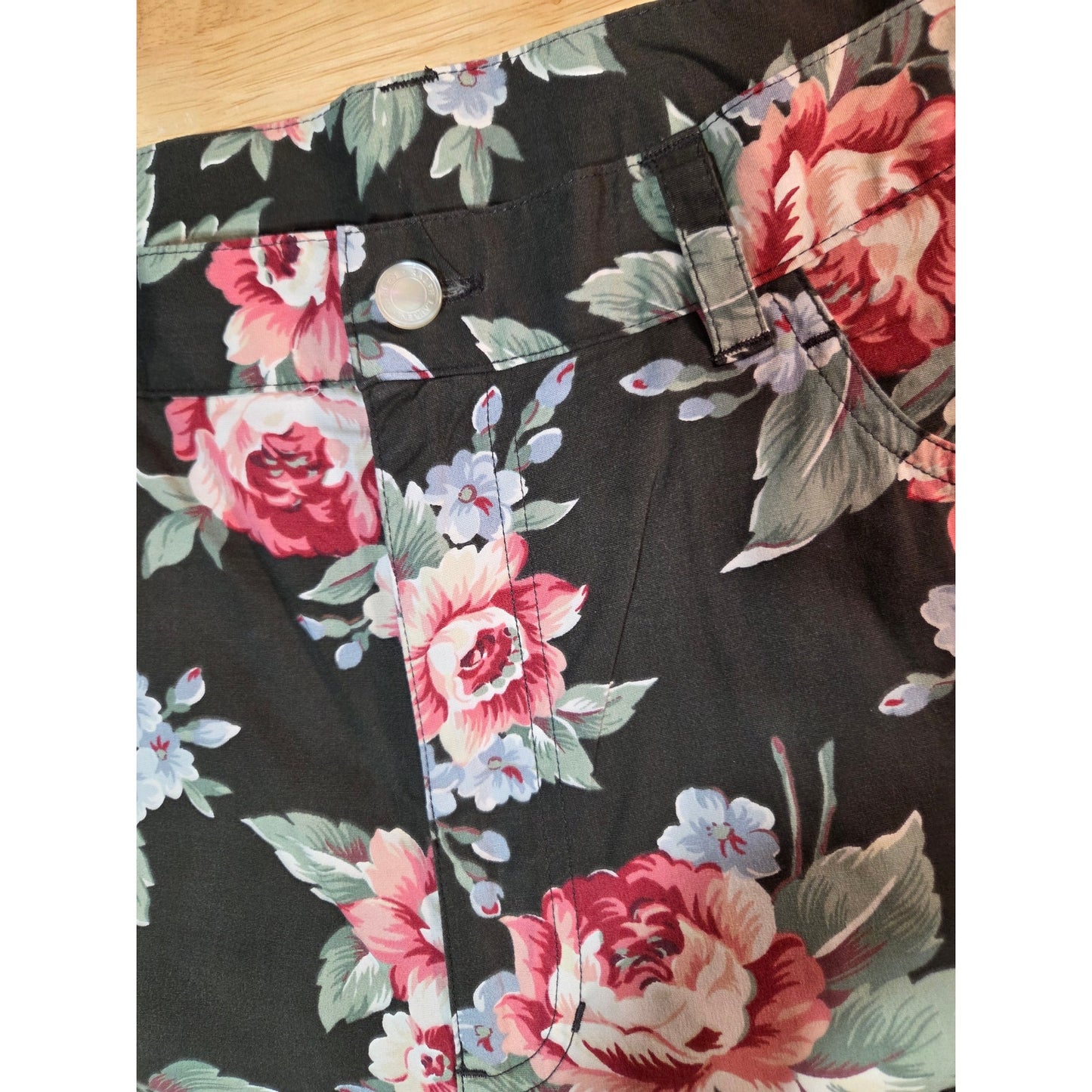Lauren by Ralph Lauren size 12 pink and black floral cropped straight leg jeans
