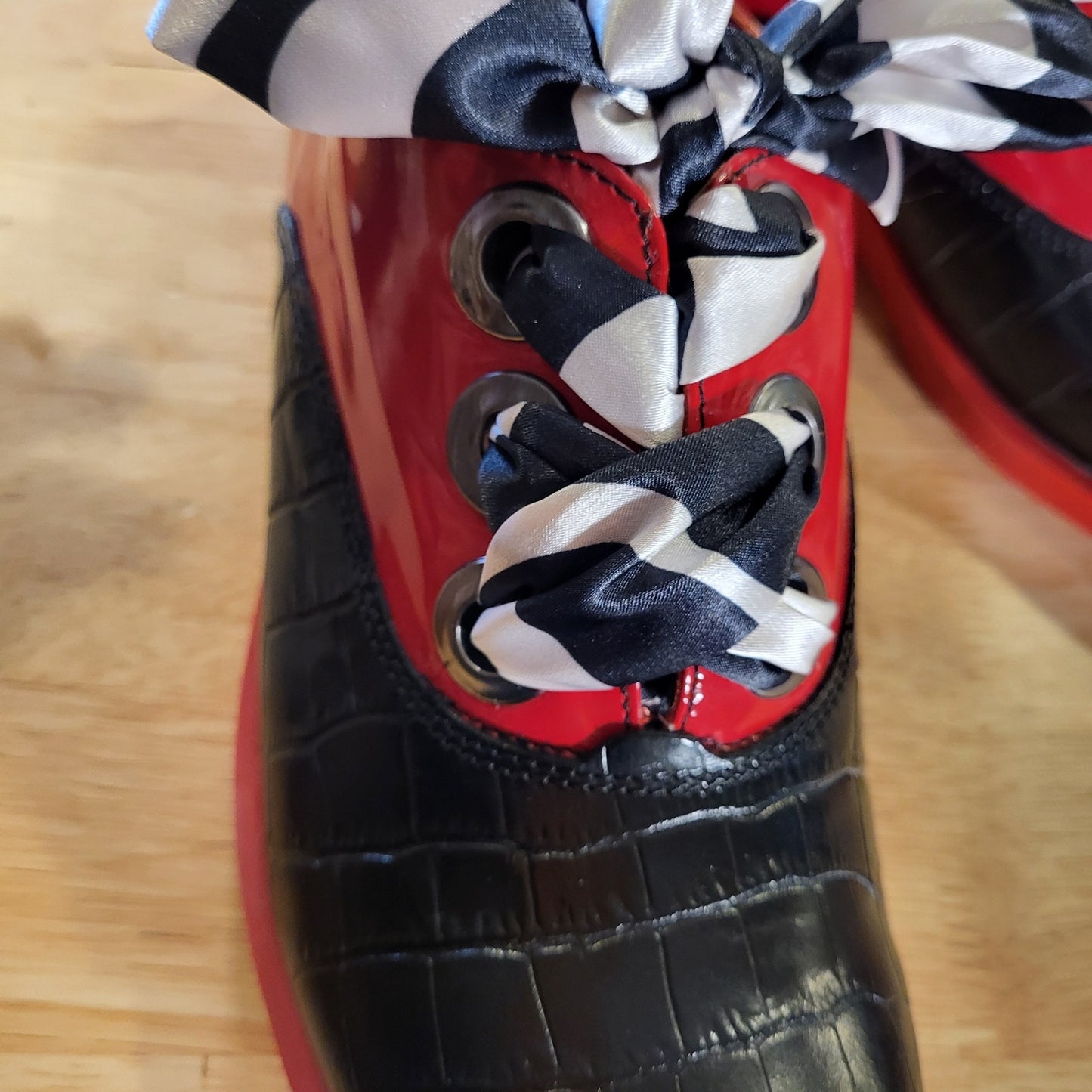 Girotti Italian Leather Black & Red Satin Striped Laces Size 40 9.5 US