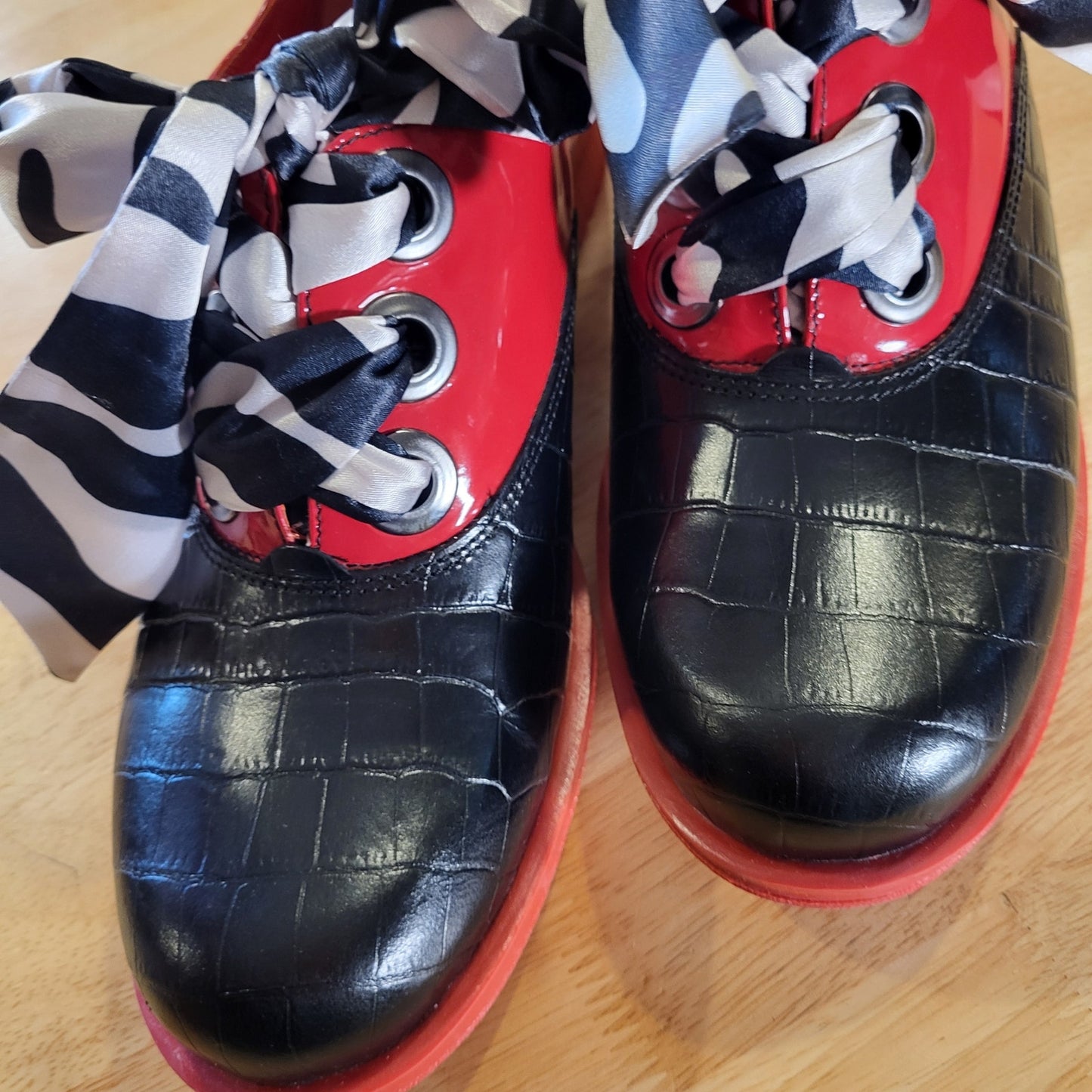 Girotti Italian Leather Black & Red Satin Striped Laces Size 40 9.5 US