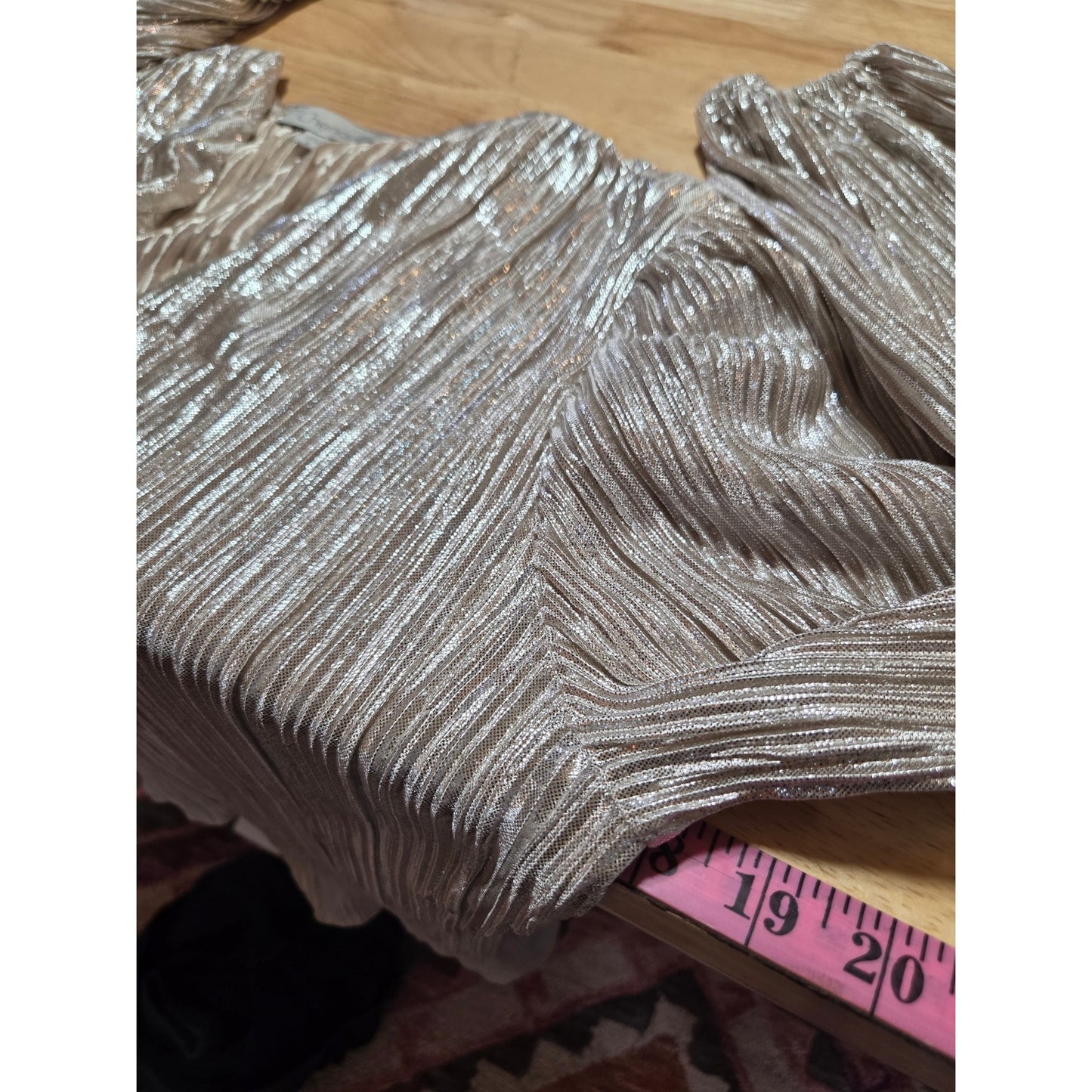 Chenault metallic long sleeve pleated blouse nylon rayon small