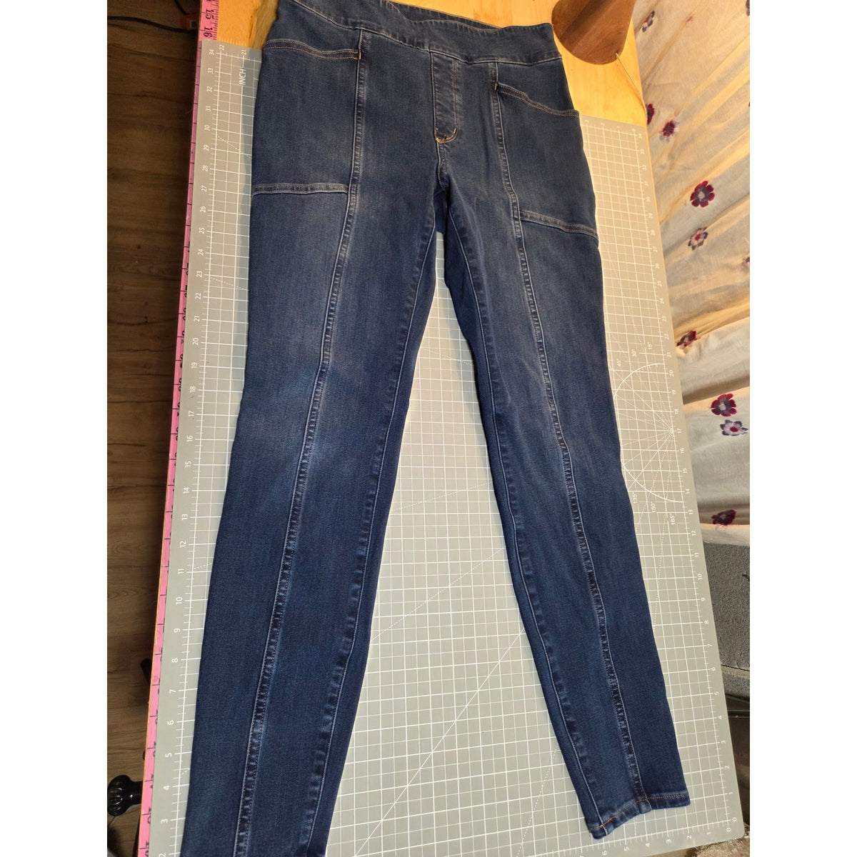 Duluth Trading Company skinny jeans gusseted same detail down the leg size 6
