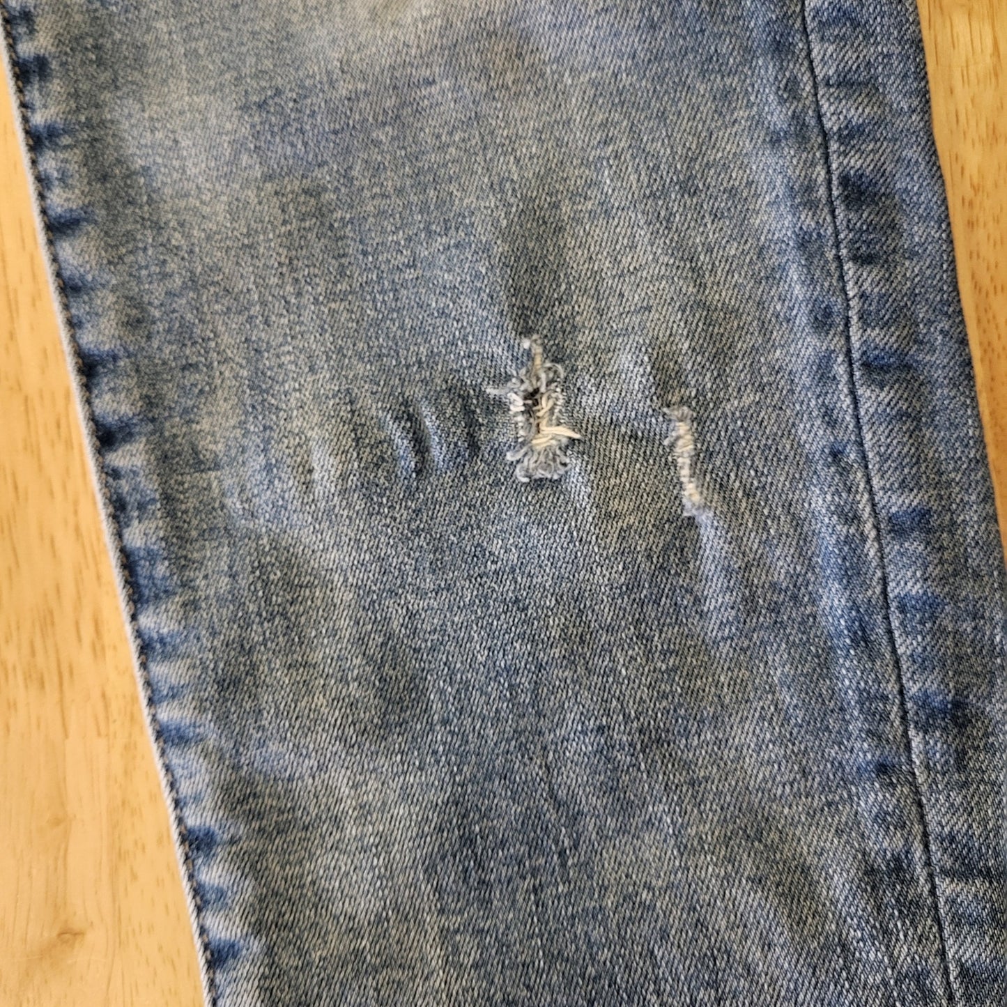 American Eagle Super Stretch Size 12 Straight Leg Distressed Medium Wash