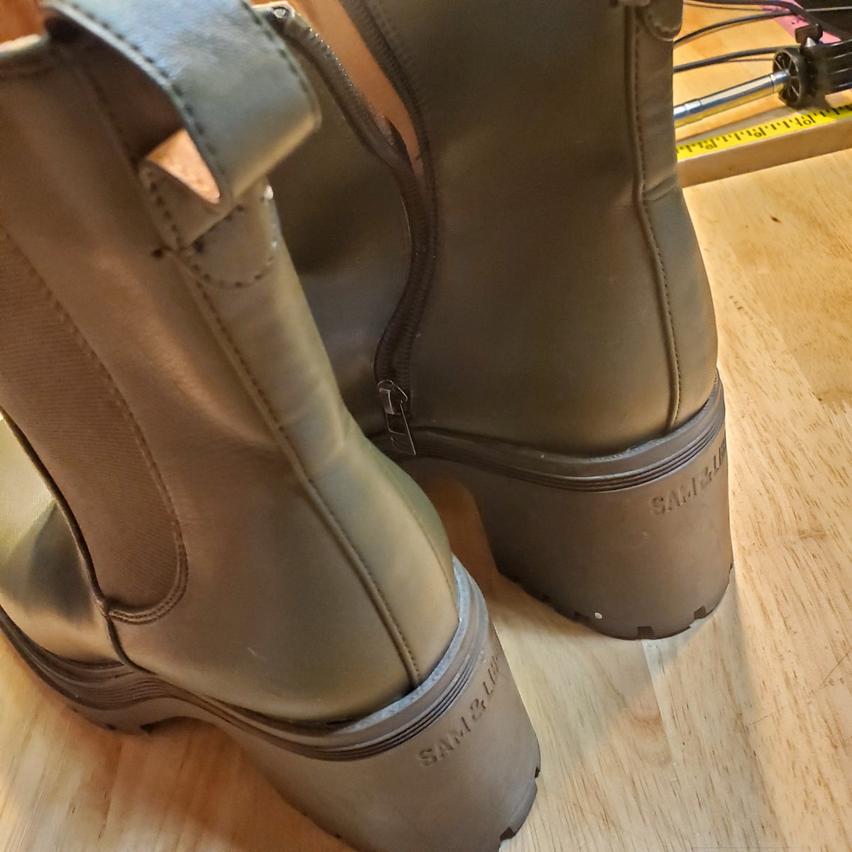 Sam & Libby Size 7.5 Green Side Zip Heeled Boots Elastic Ankle