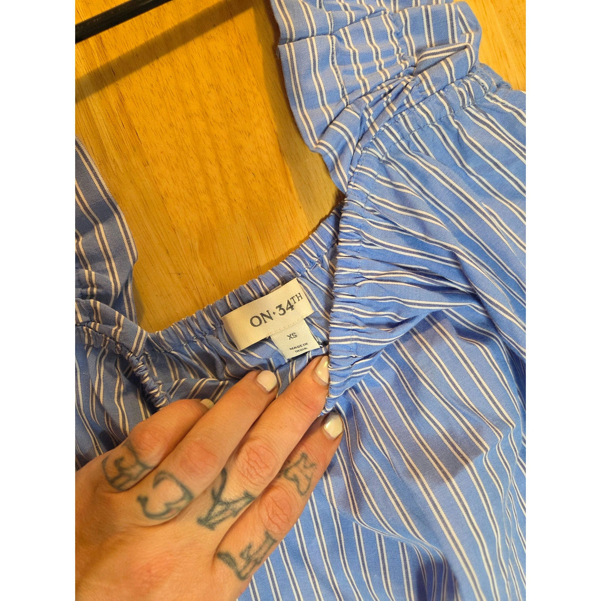 On 34th blue striped off shoulder tank top extra small