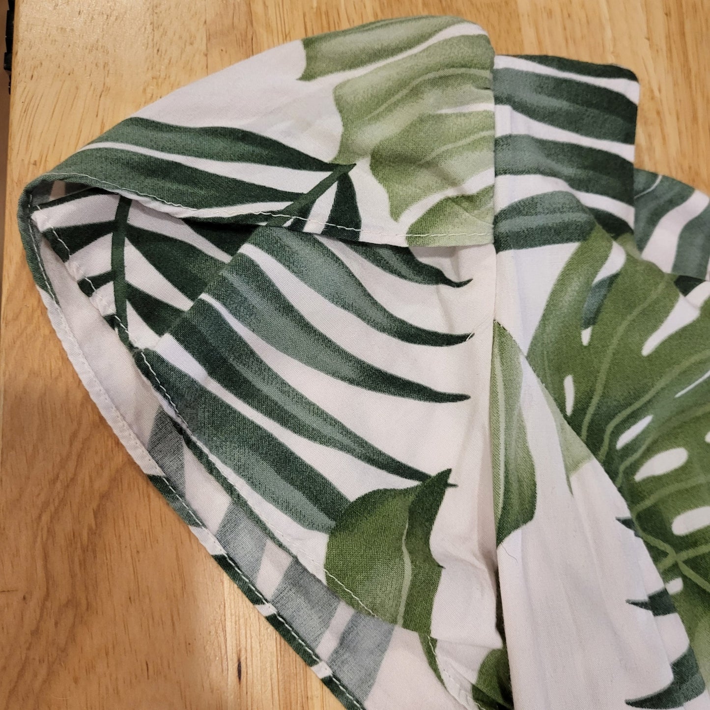 Hilo Hattie Vintage Made In Hawaii Rayon Botanical Print 17" P2P Medium