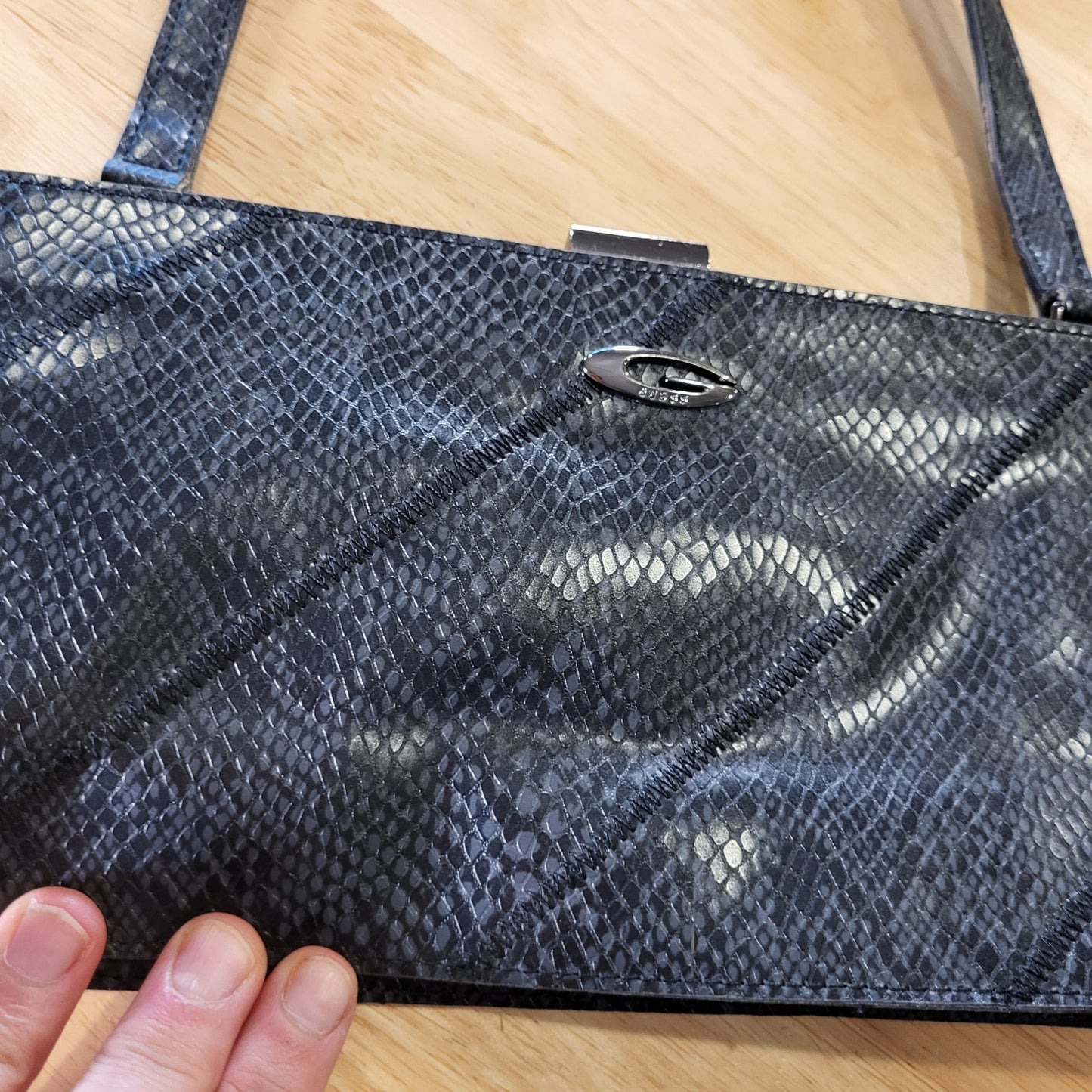 Guess Gunmetal Gray Snake Skin Clutch Shoulder Bag Top Strap & Clasp 10" x 5"