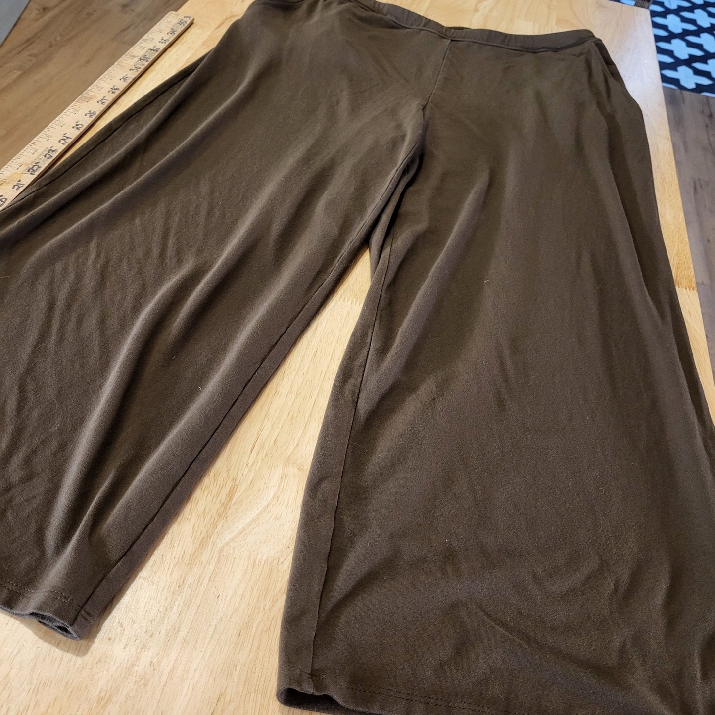 J. Jill Wearever Collection Full Leg Cropped Brown Size Medium Jersey Stretch